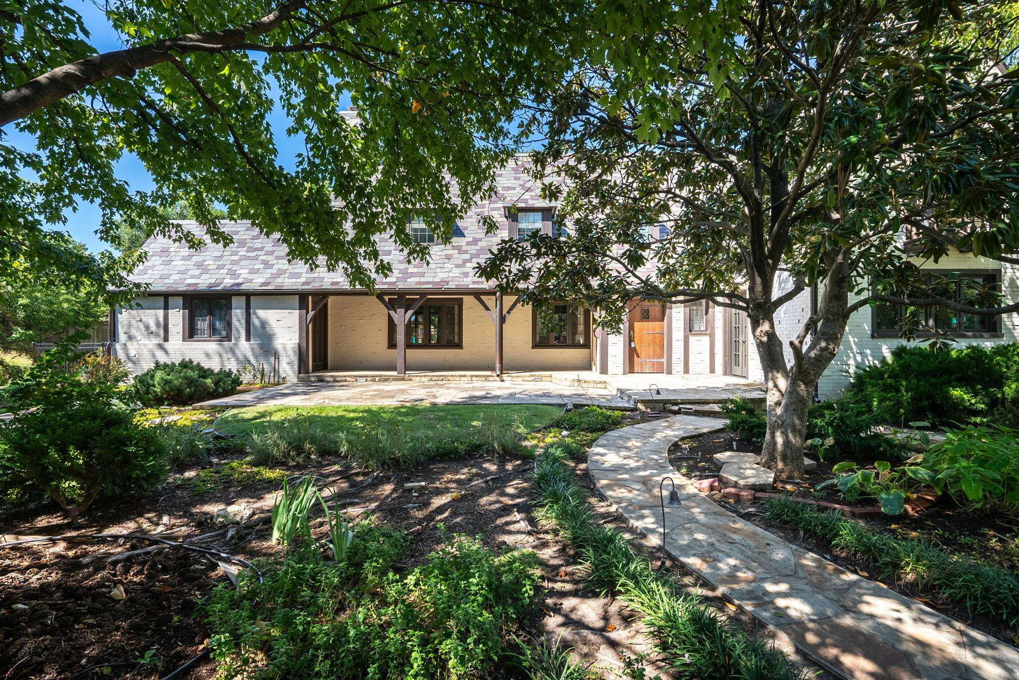 361 N Crestway St, Wichita, KS 67208