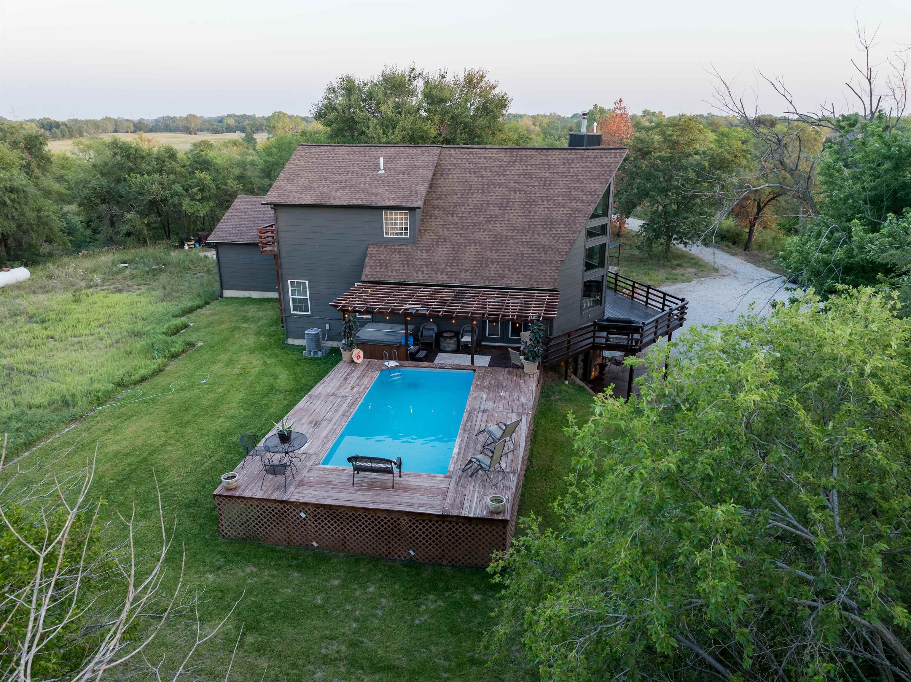 803 Rolling Dunes Rd, Hutchinson, KS 67502