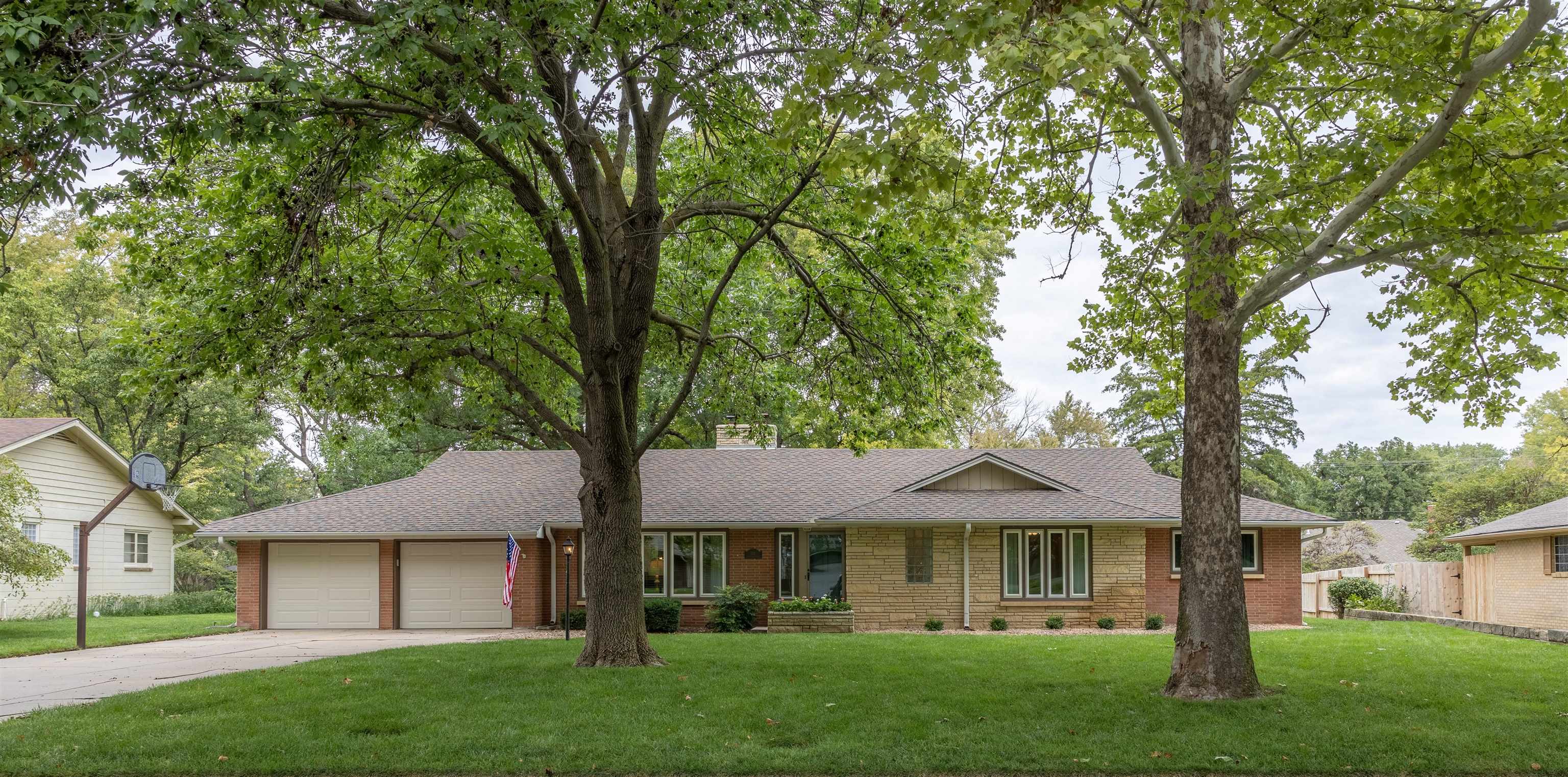 108 Countryside Dr, Hutchinson, KS 67502