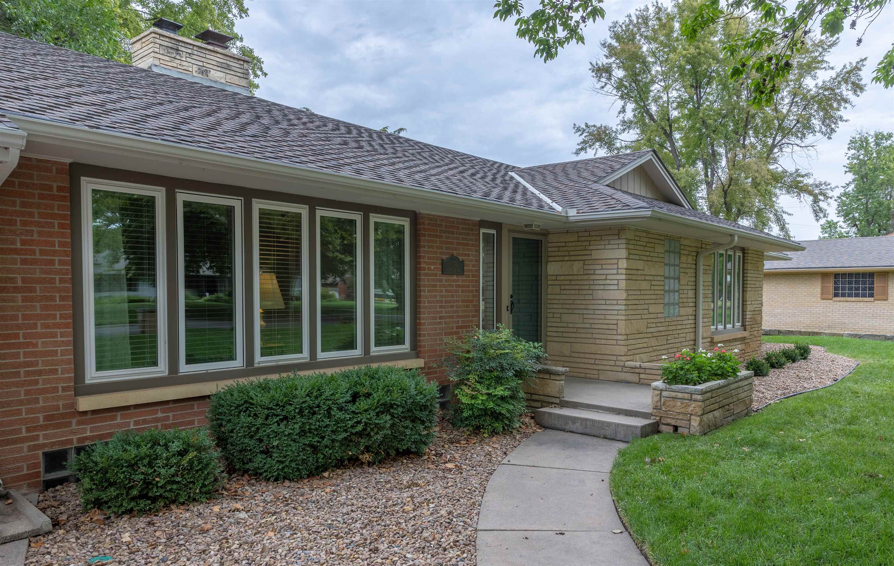 108 Countryside Dr, Hutchinson, KS 67502