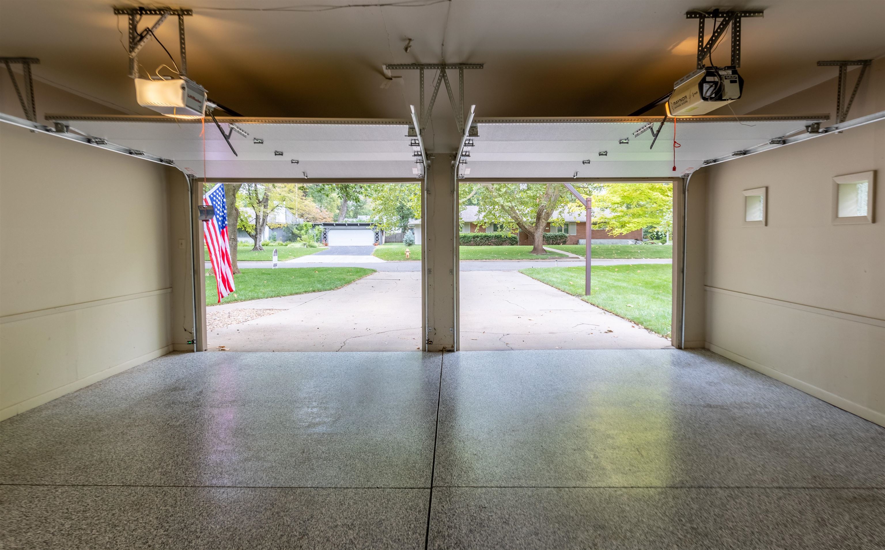 108 Countryside Dr, Hutchinson, KS 67502
