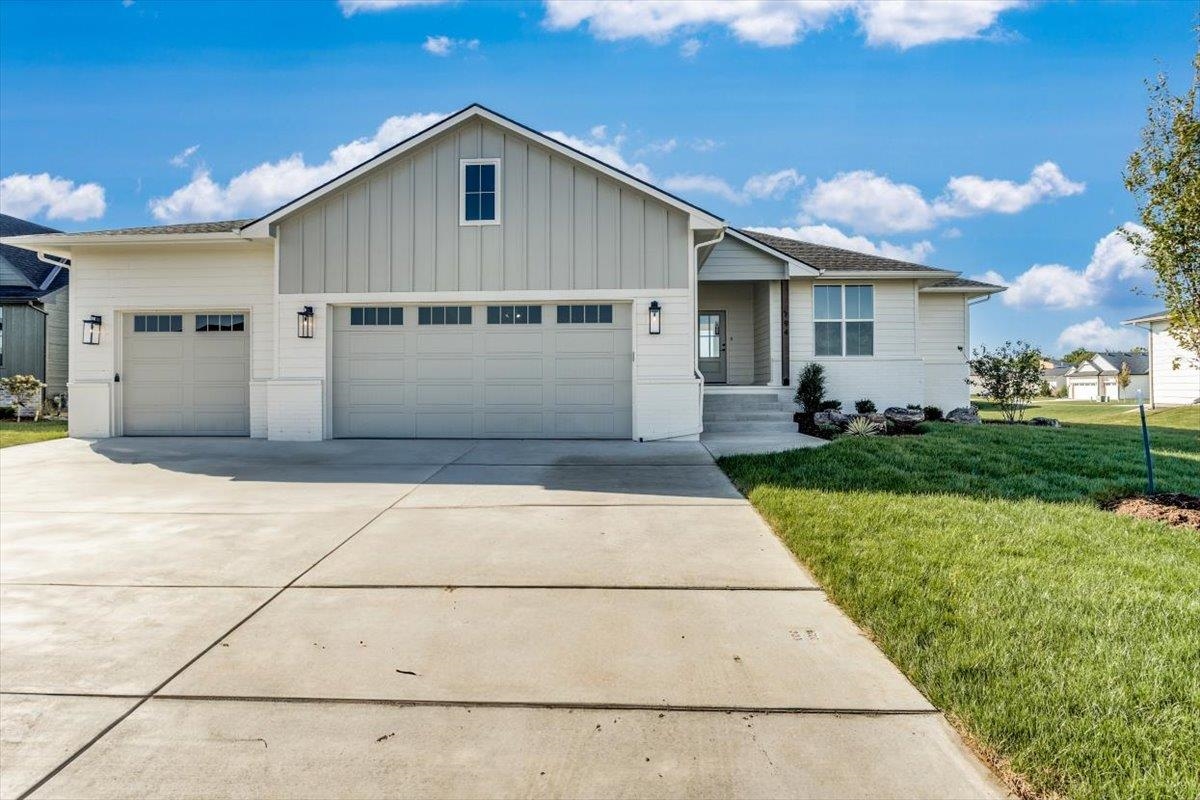 194 S Wellcrest Ct, Wichita, KS 67052
