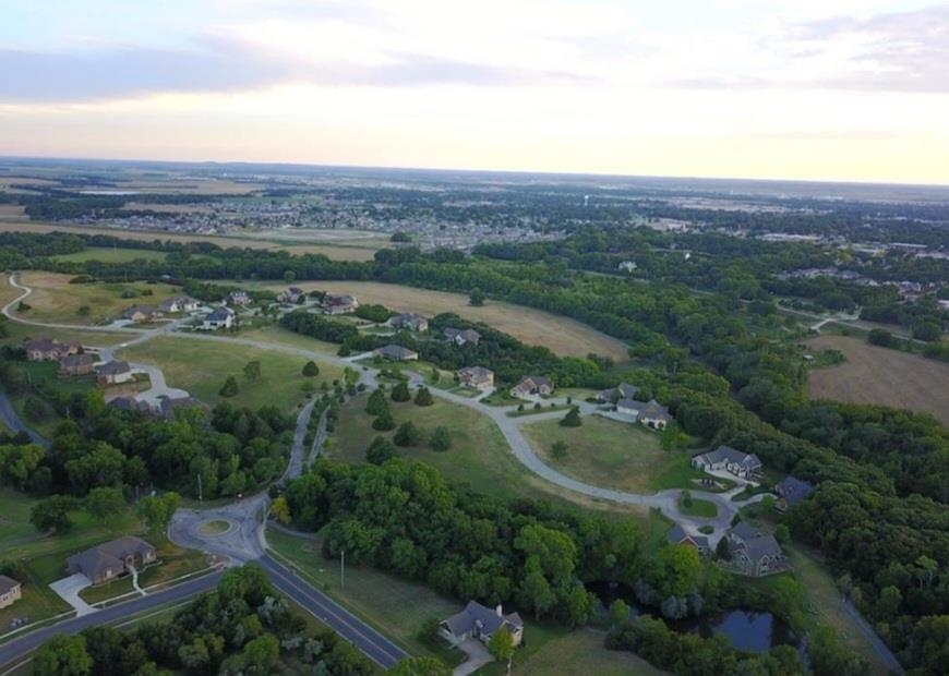 1737 Overlook Dr, Salina, KS 67401