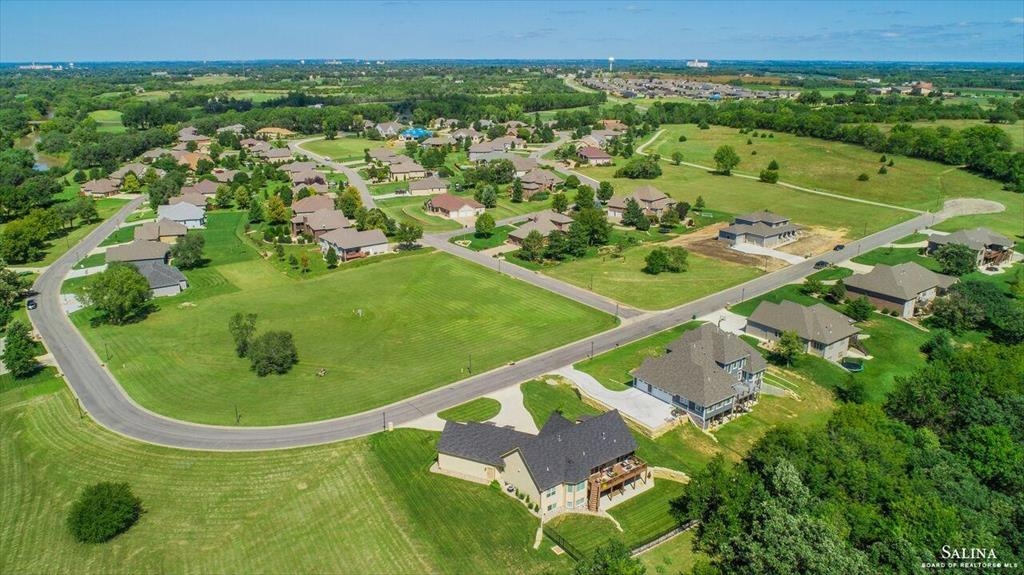 2615 Aberdeen Ln, Salina, KS 67401