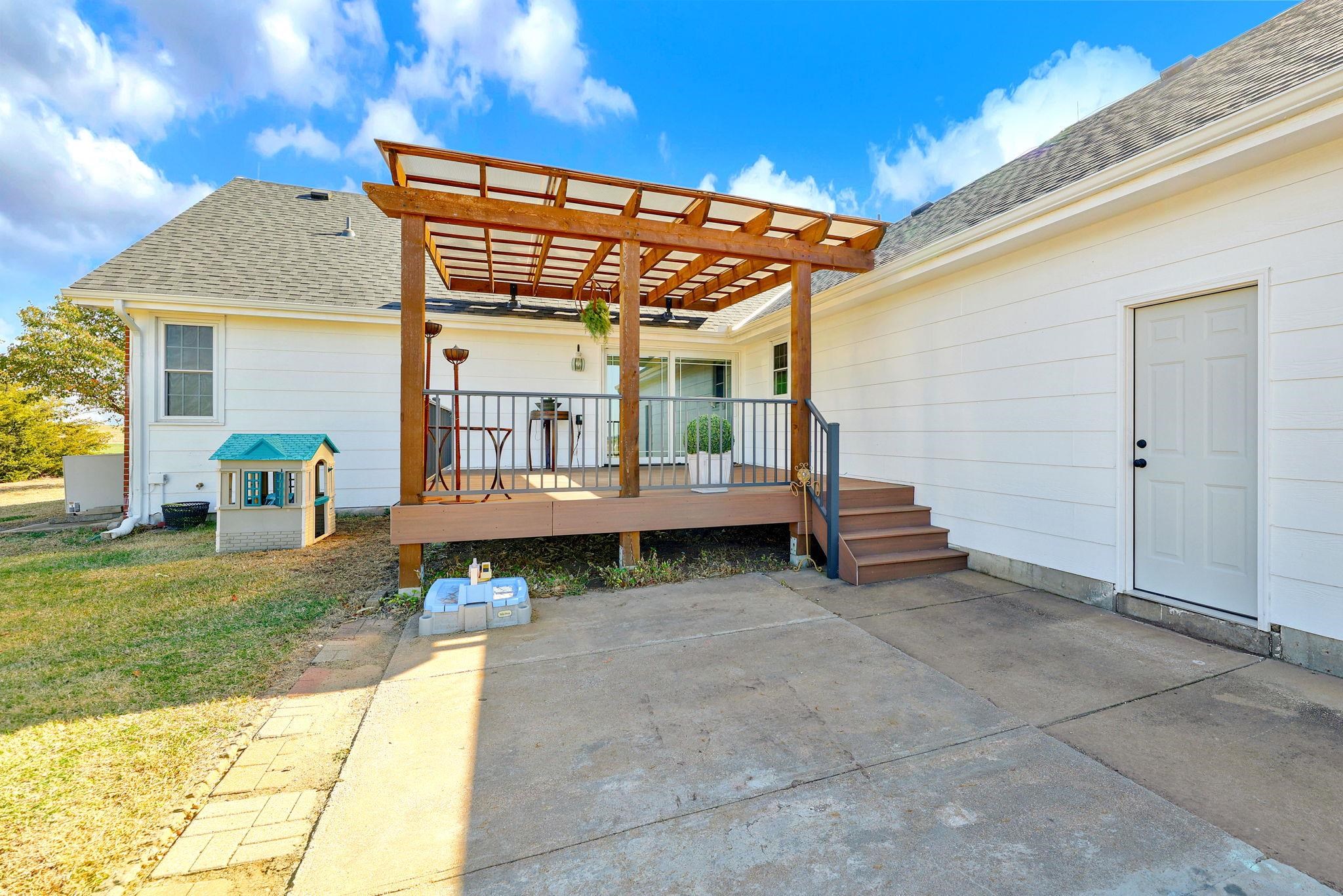 353 S 263rd St W, Garden Plain, KS 67050