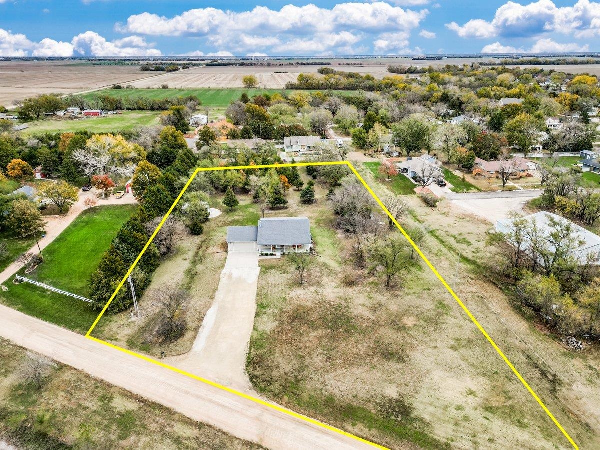 512 N Main St, Whitewater, KS 67154