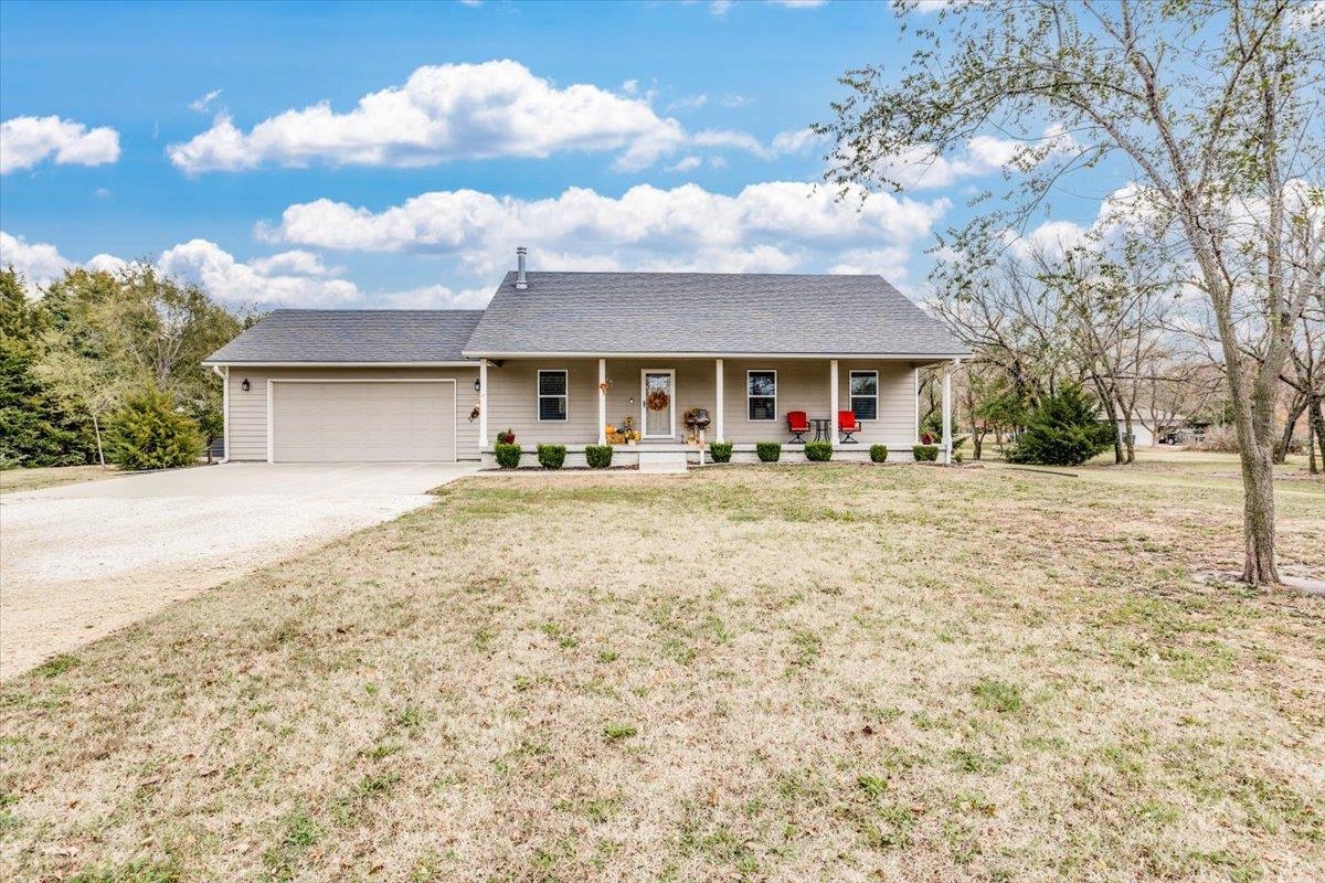 512 N Main St, Whitewater, KS 67154