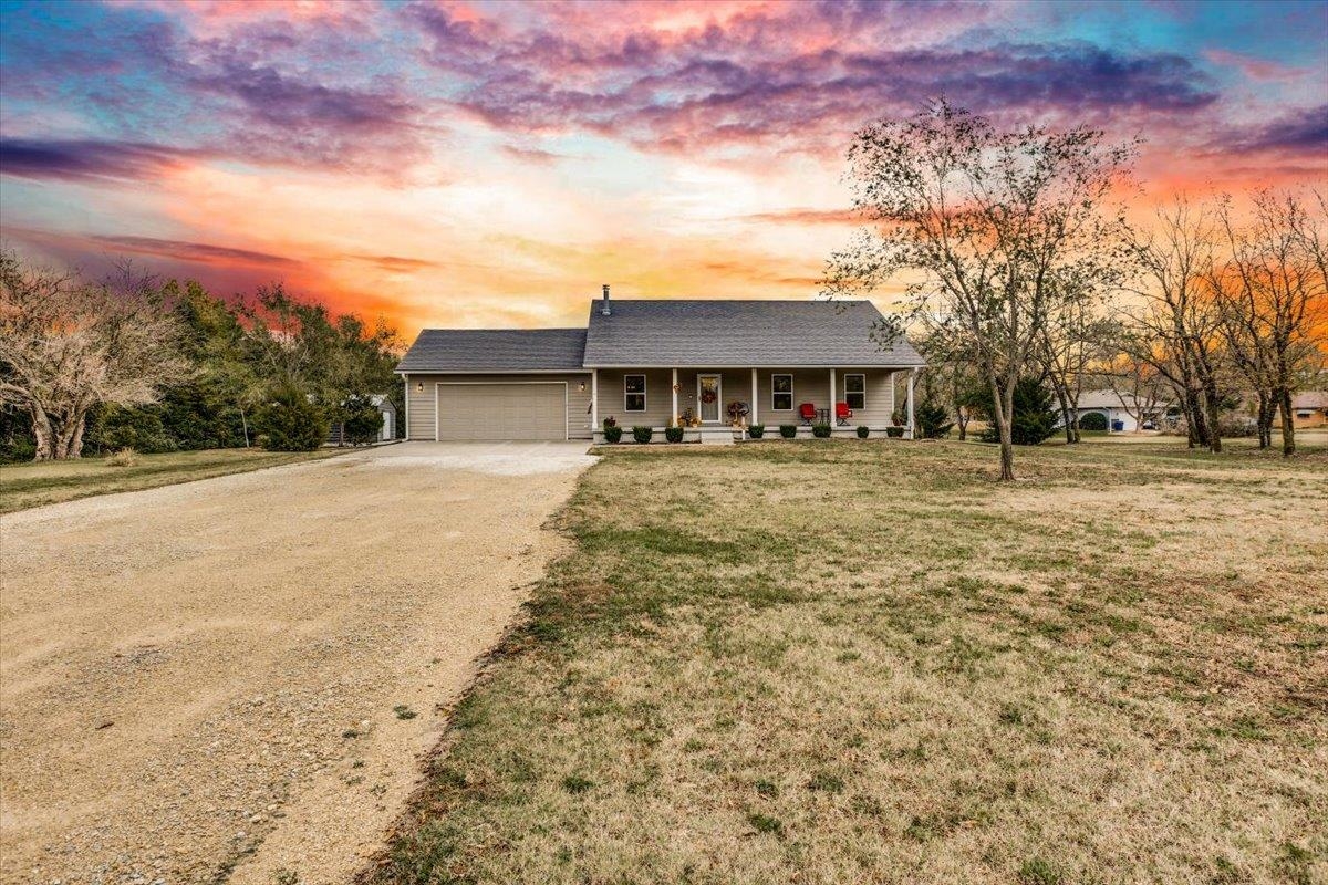 512 N Main St, Whitewater, KS 67154