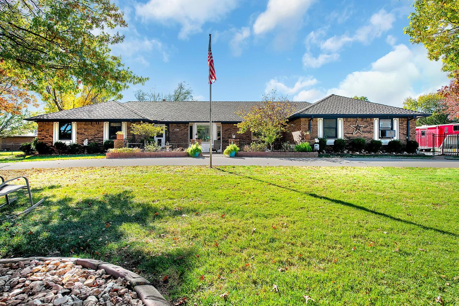 401 S Fairhaven Rd, Wichita, KS 67209