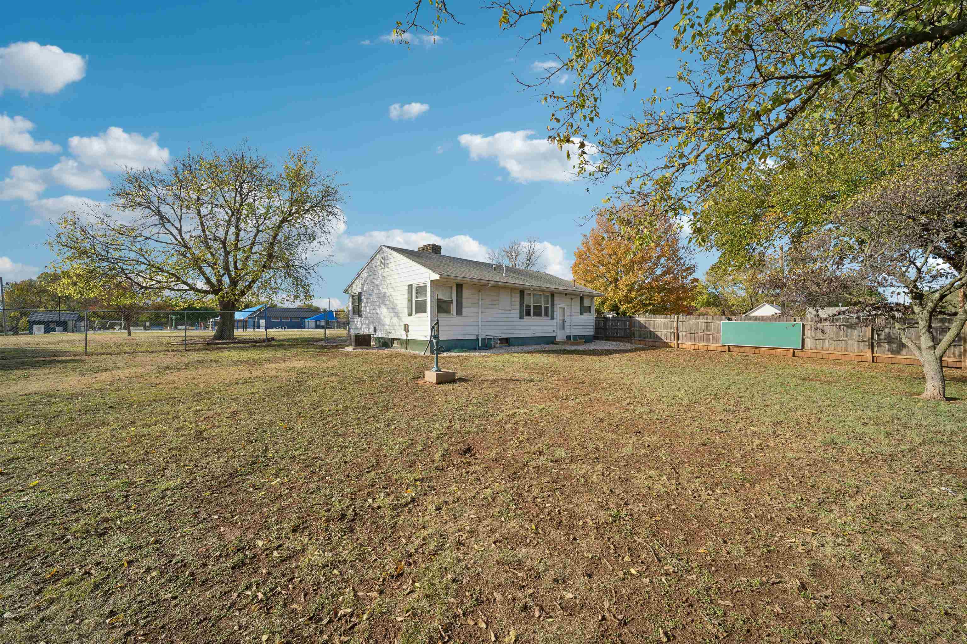 2 S Boyd St, Caldwell, KS 67022