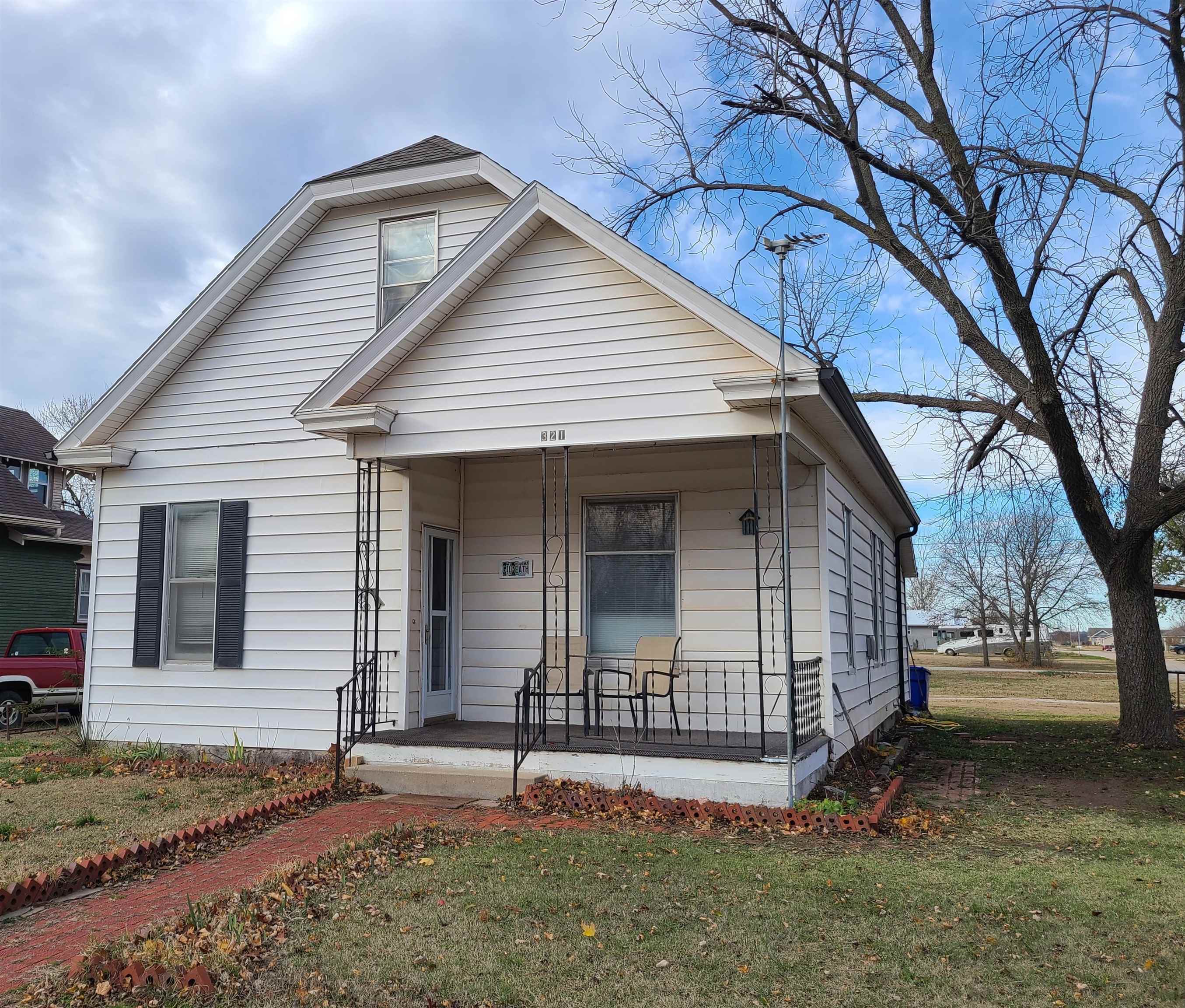 321 N Lincoln St, Marquette, KS 67464