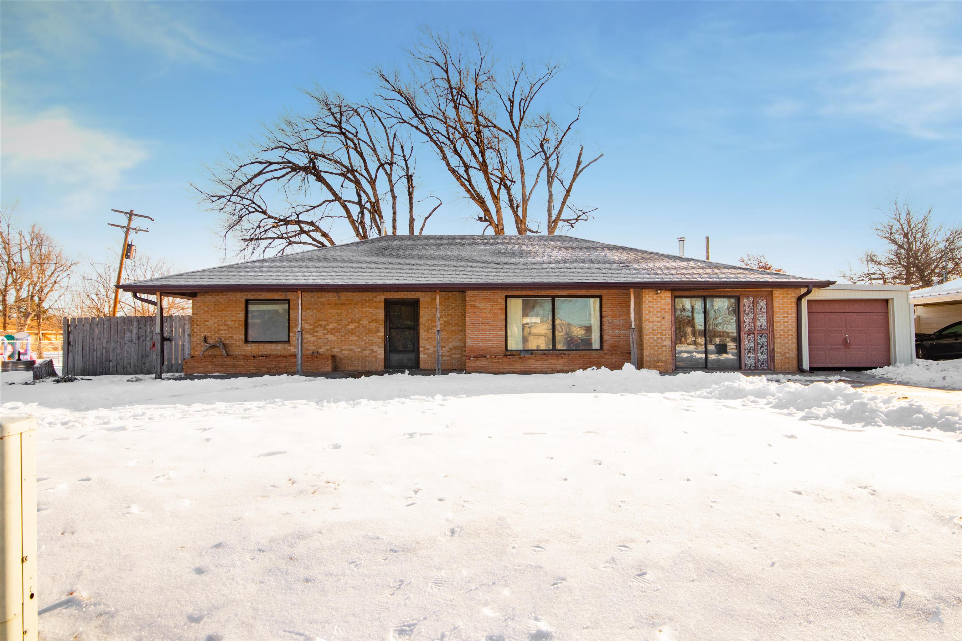 706 S Walnut St, Hutchinson, KS 67505