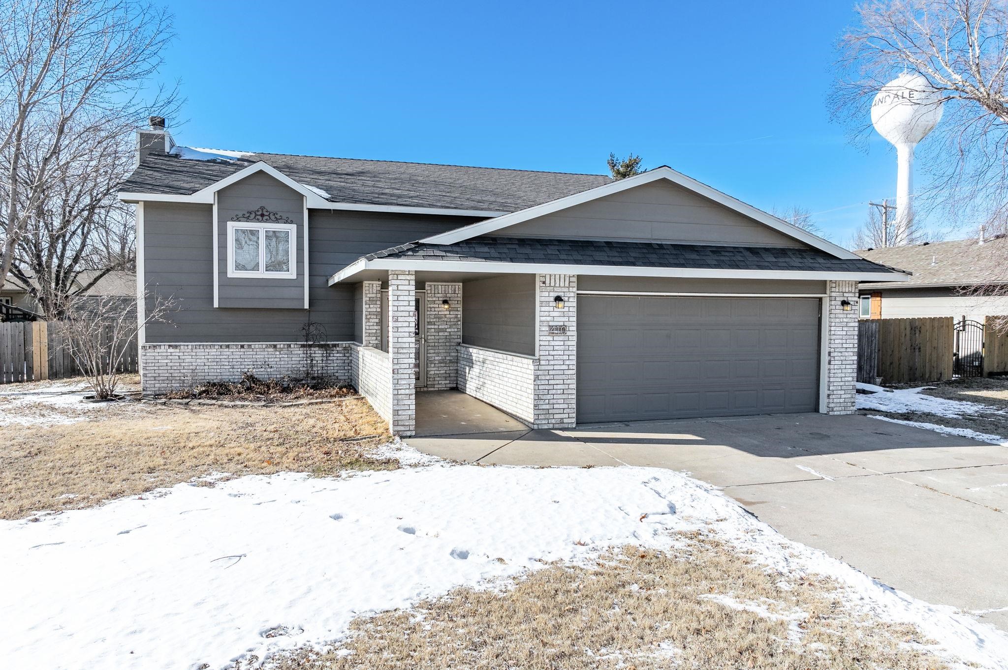 410 N Huntington Rd, Andale, KS 67001