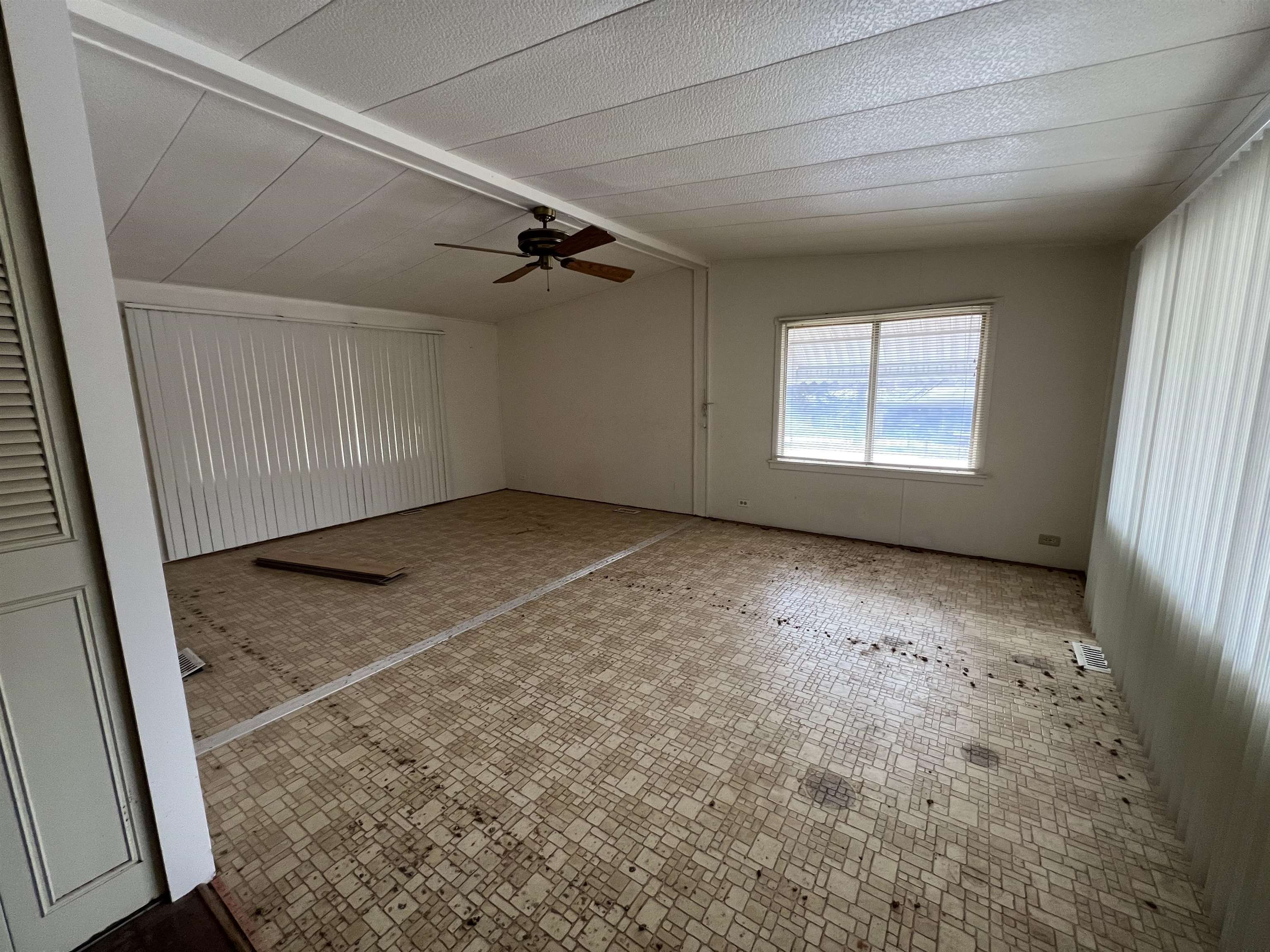 406 N Adams St, Medicine Lodge, KS 67104