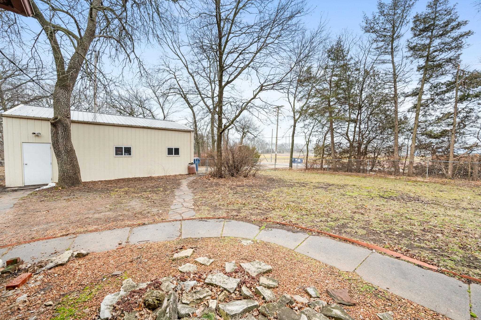 124 S Locust St, Whitewater, KS 67154