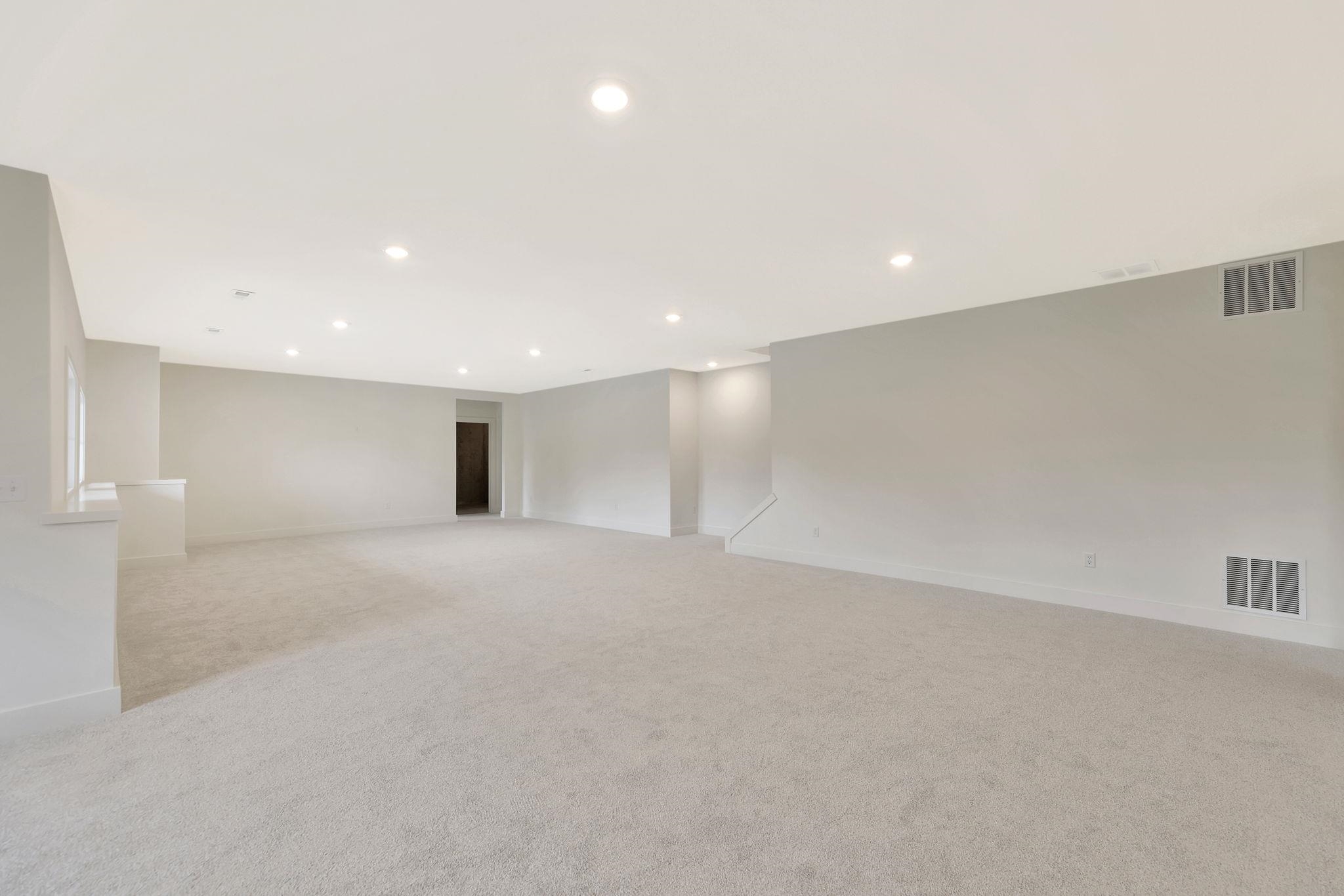 1206 W Lakeway Ct, Andover, KS 67002