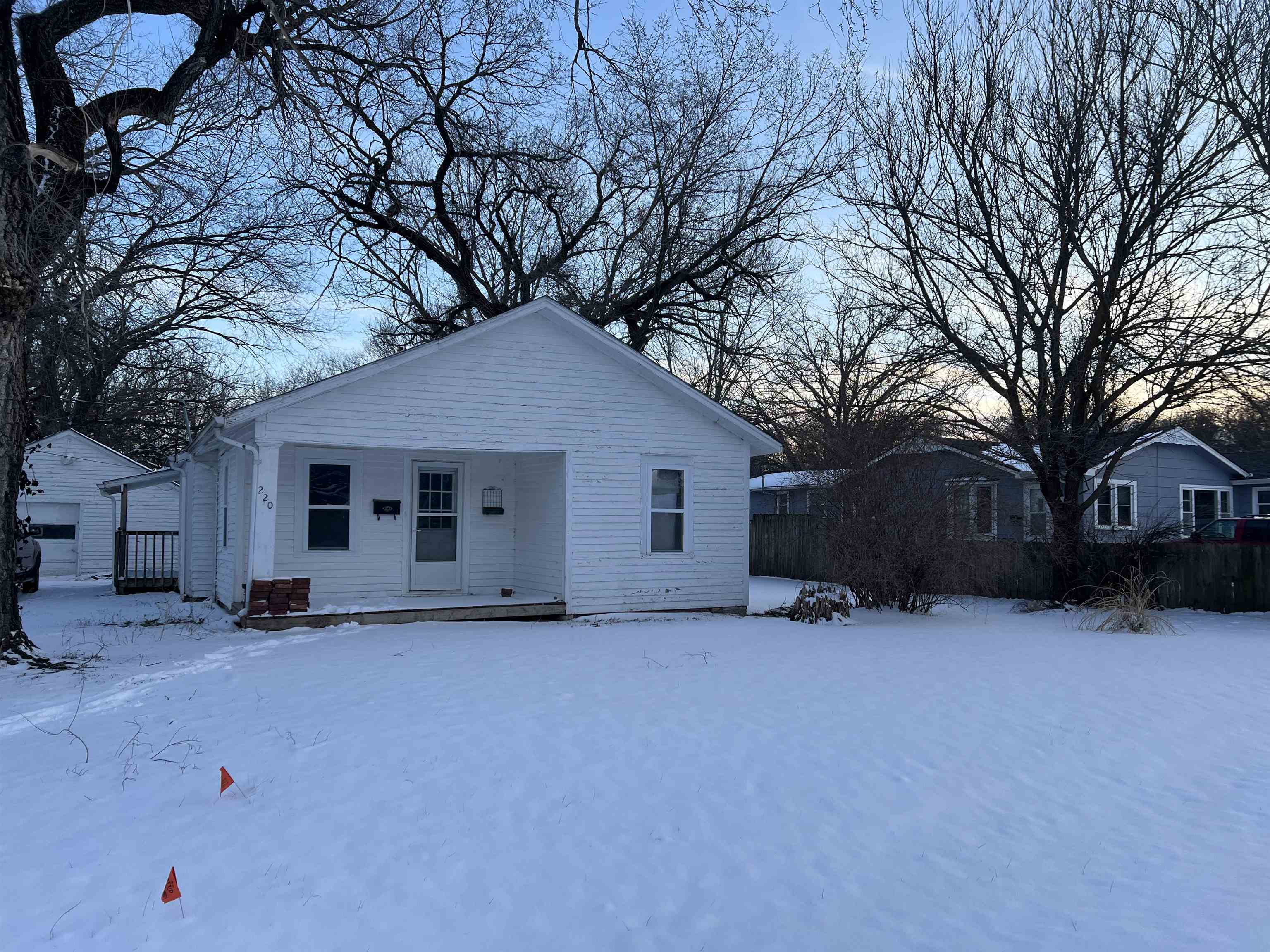 220 W 10th St, Florence, KS 66851