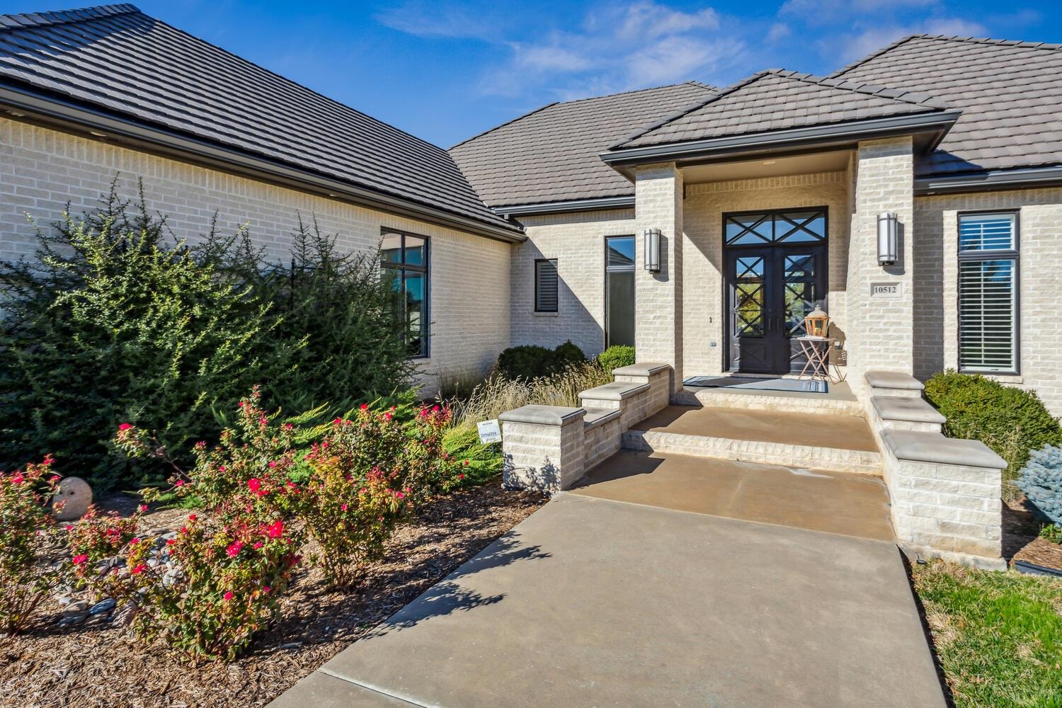 10512 E Summerfield Cir, Wichita, KS 67206