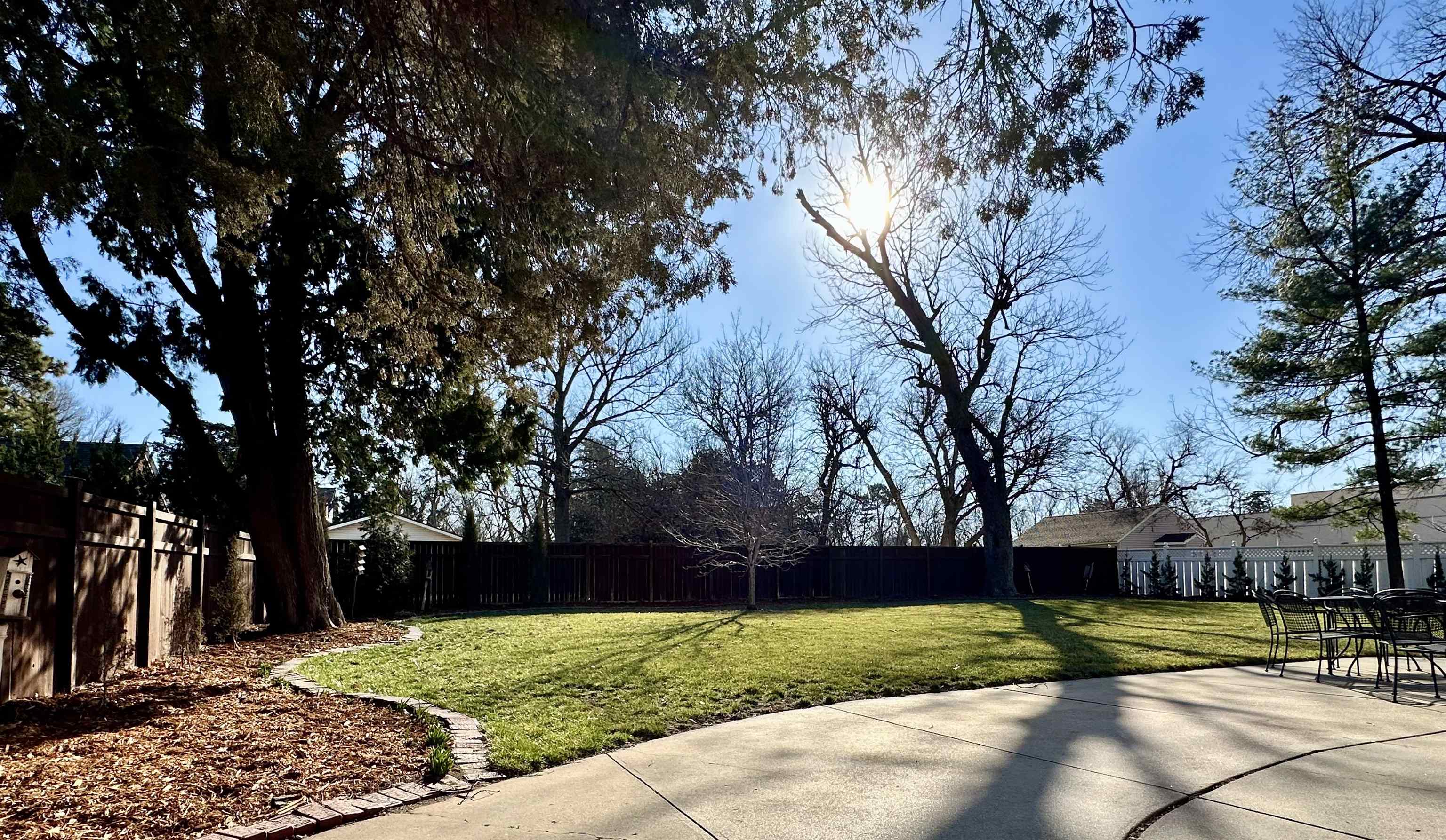 204 N Lakeside Dr, Mcpherson, KS 67460