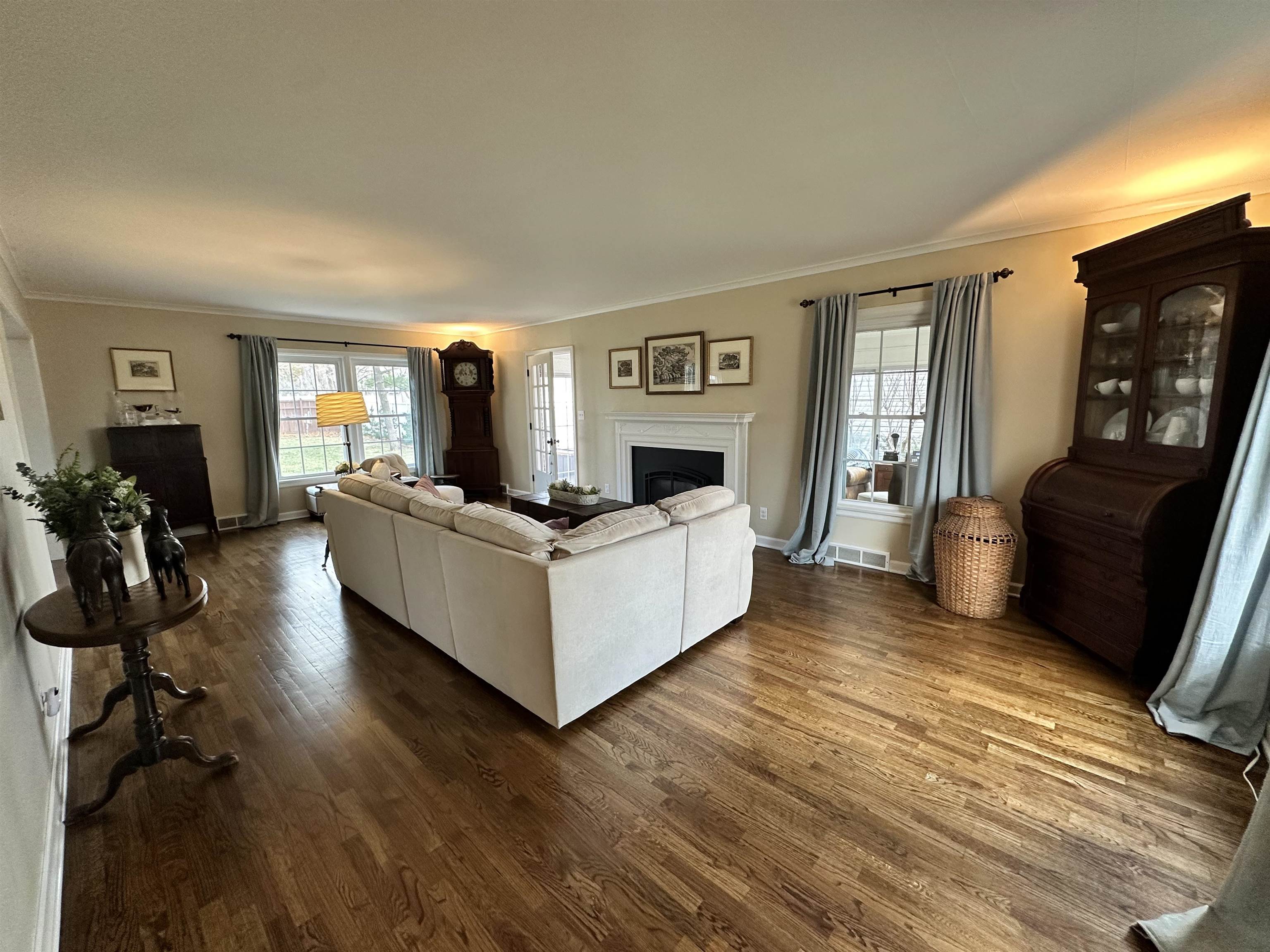 204 N Lakeside Dr, Mcpherson, KS 67460