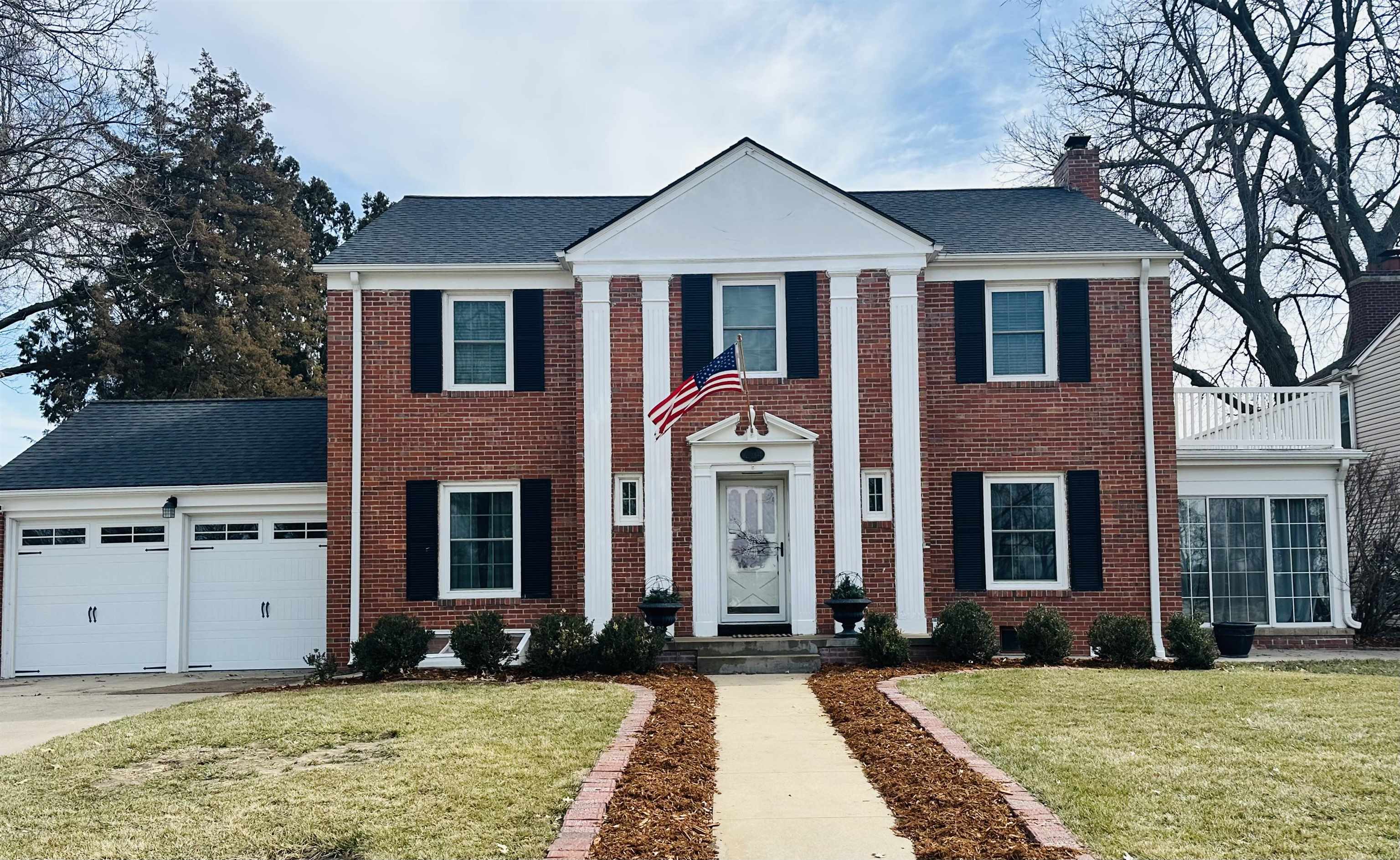 204 N Lakeside Dr, Mcpherson, KS 67460