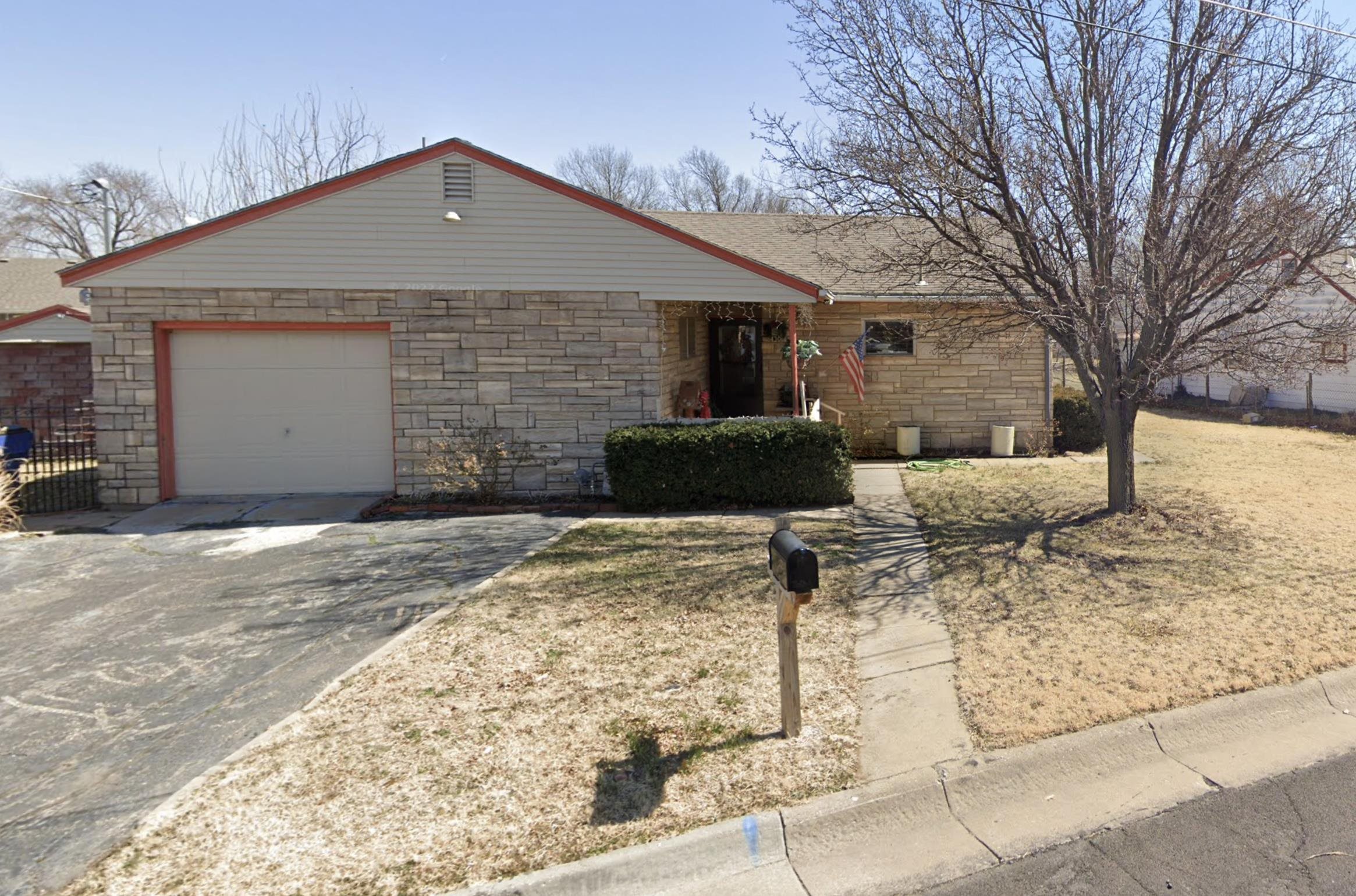430 S 4th St, Colwich, KS 67030