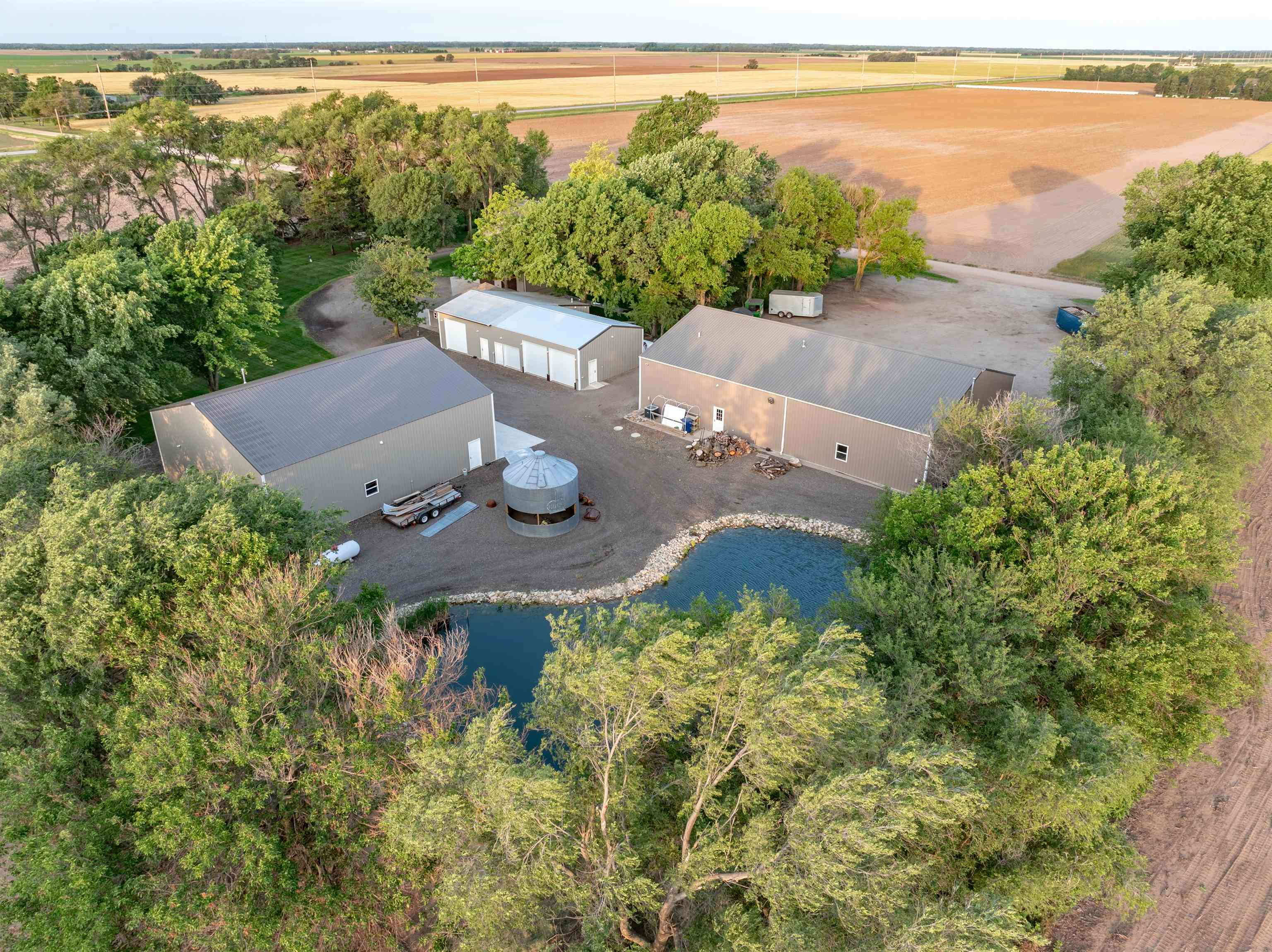 1810 S Kent Rd, Hutchinson, KS 67501
