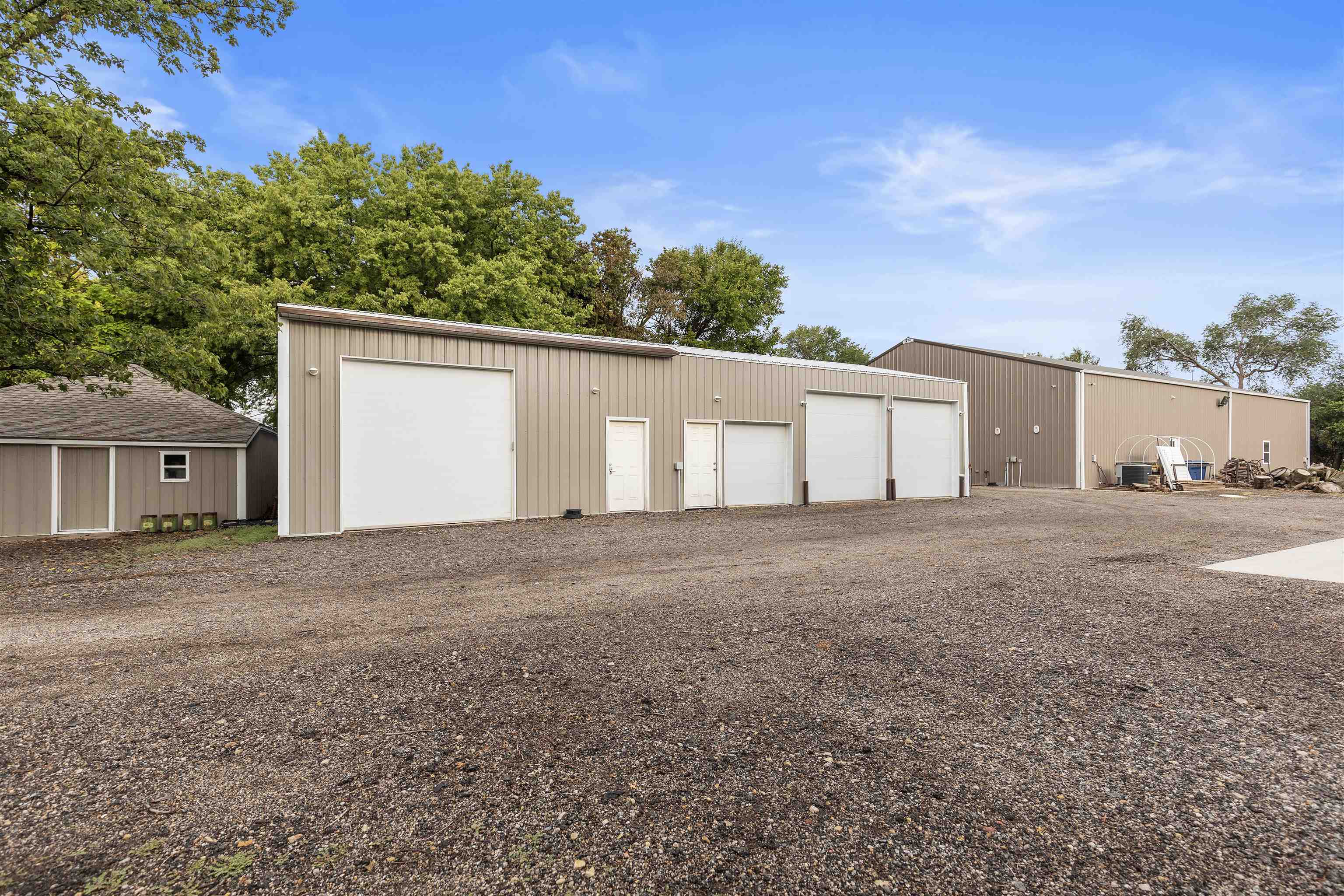 1810 S Kent Rd, Hutchinson, KS 67501