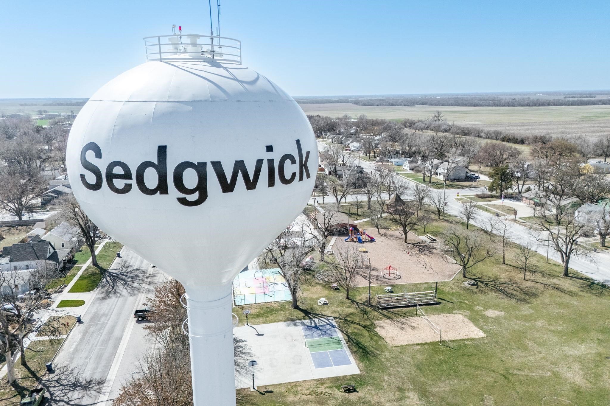 705 N Washington Ave, Sedgwick, KS 67135