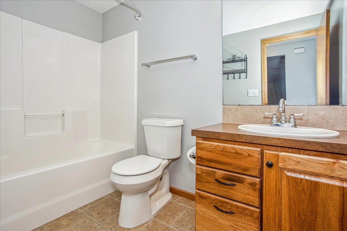 1639 E Bearhill Rd, Park City, KS 67147