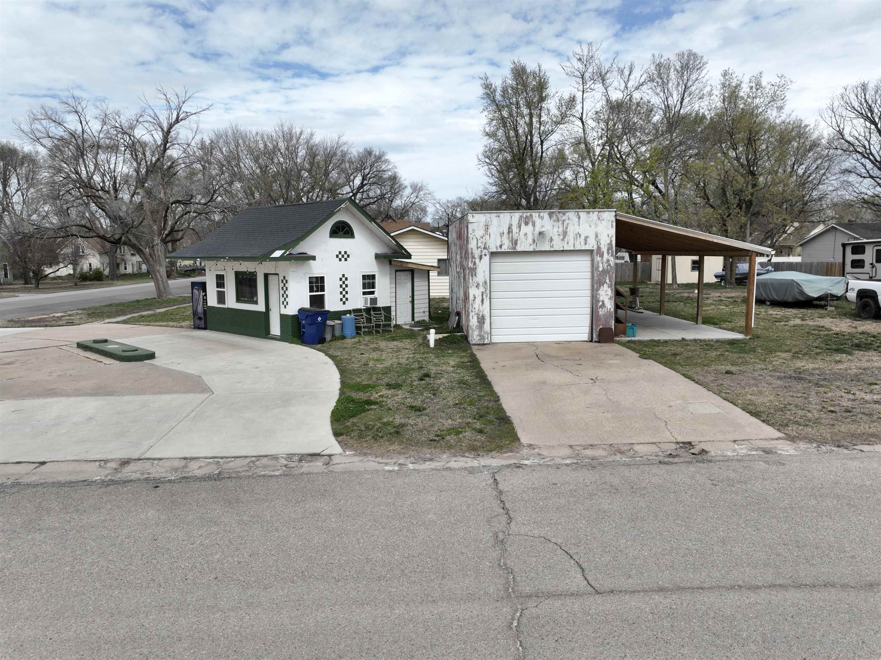 102 E Central St, Whitewater, KS 67154