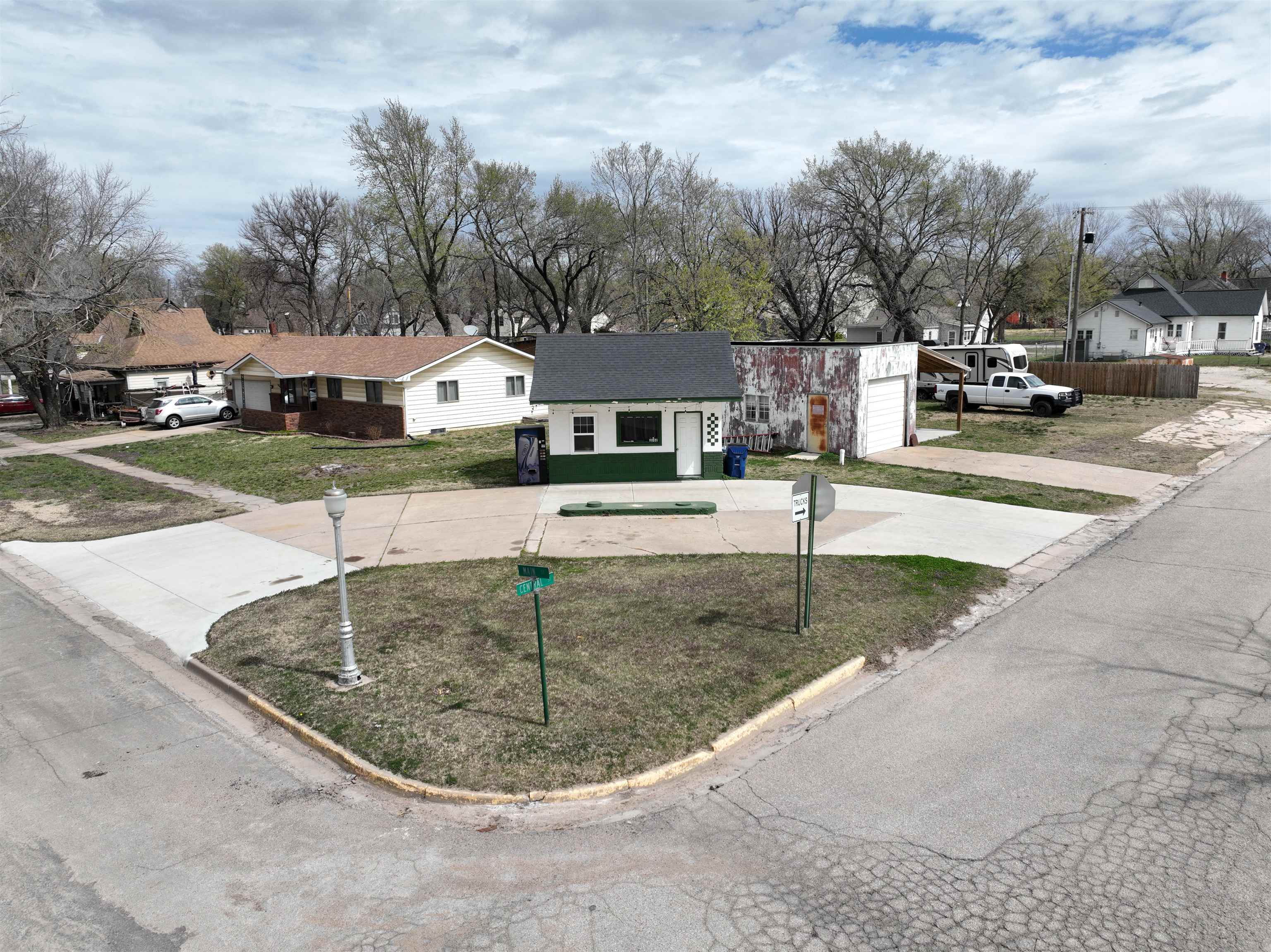 102 E Central St, Whitewater, KS 67154