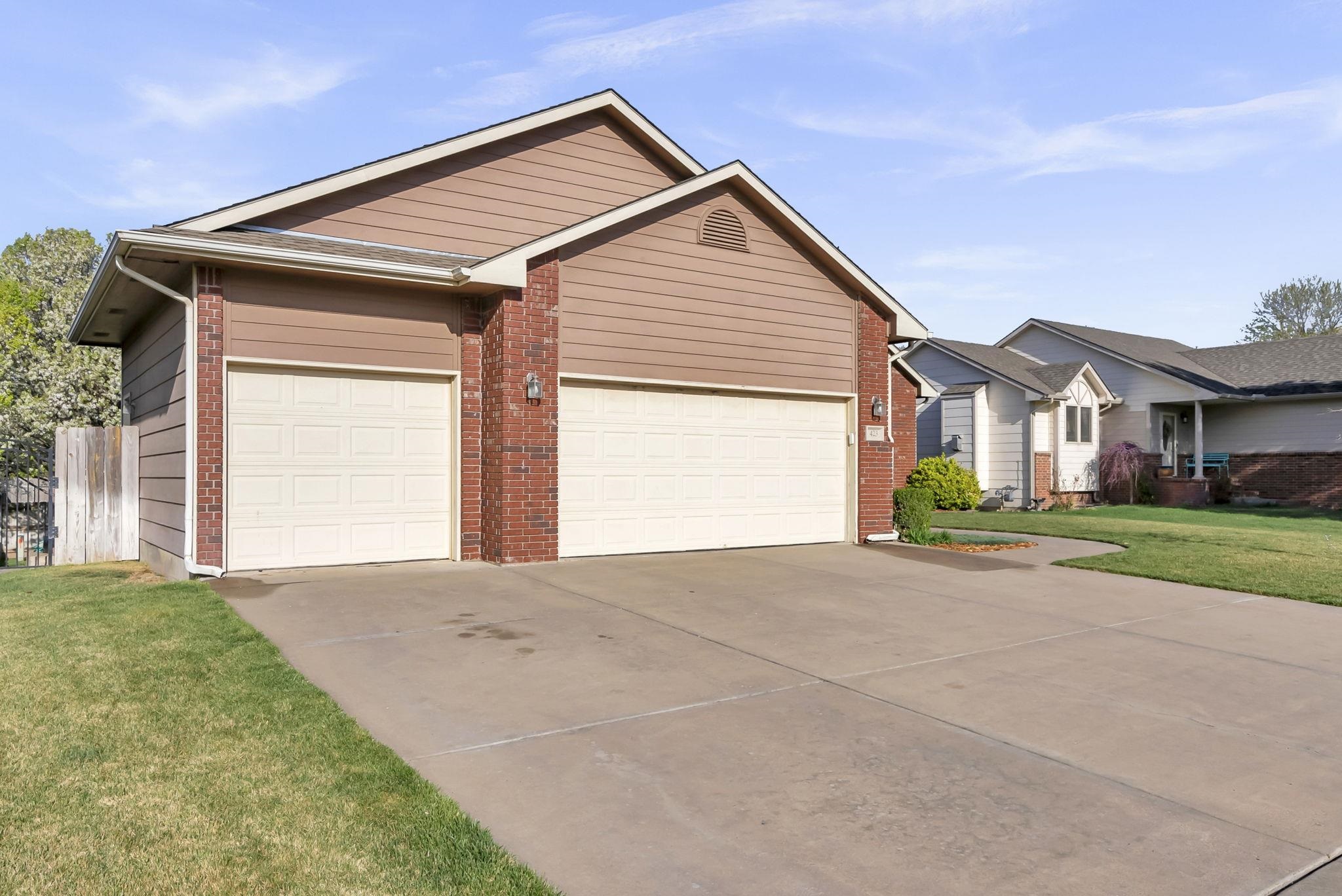 423 Homestead Ct, Colwich, KS 67030