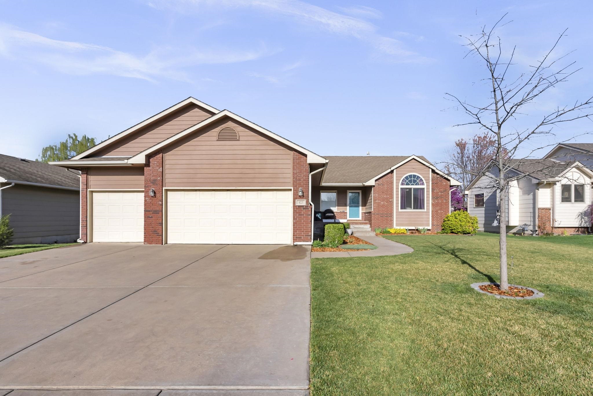 423 Homestead Ct, Colwich, KS 67030