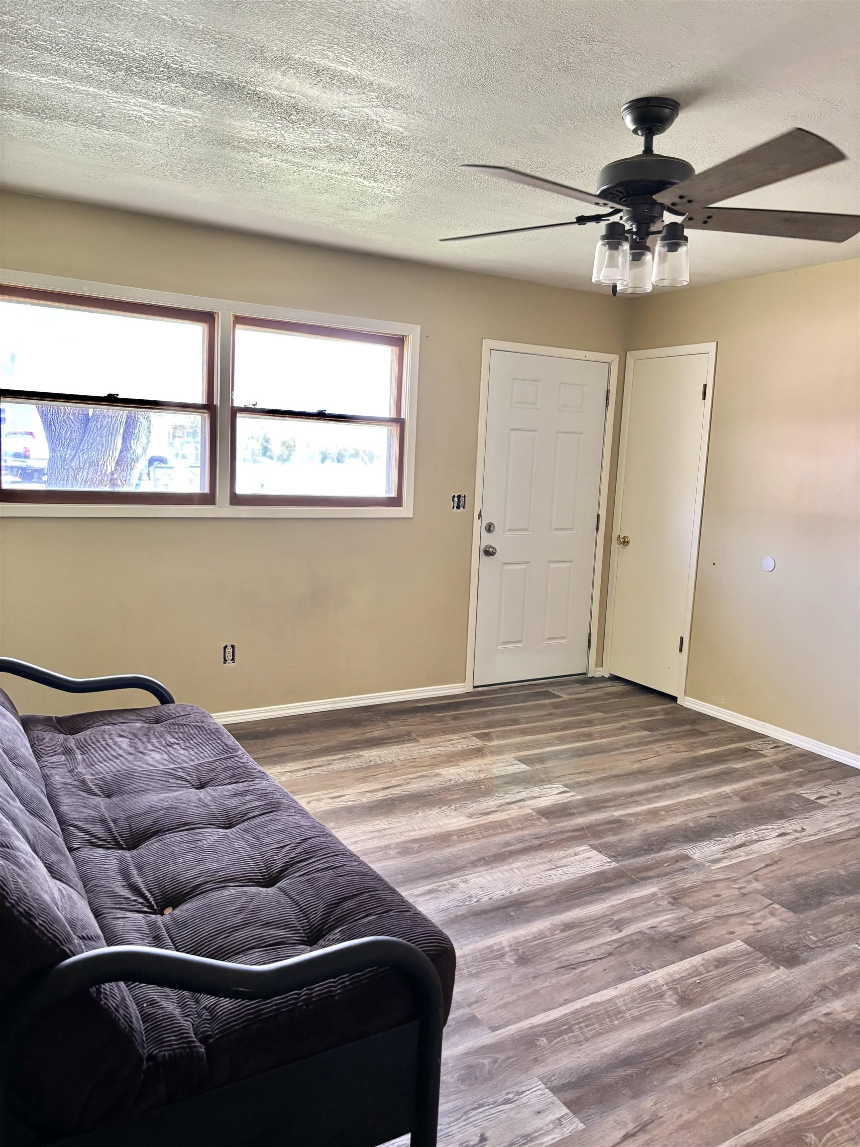 404 E Avenue A, Hutchinson, KS 67505