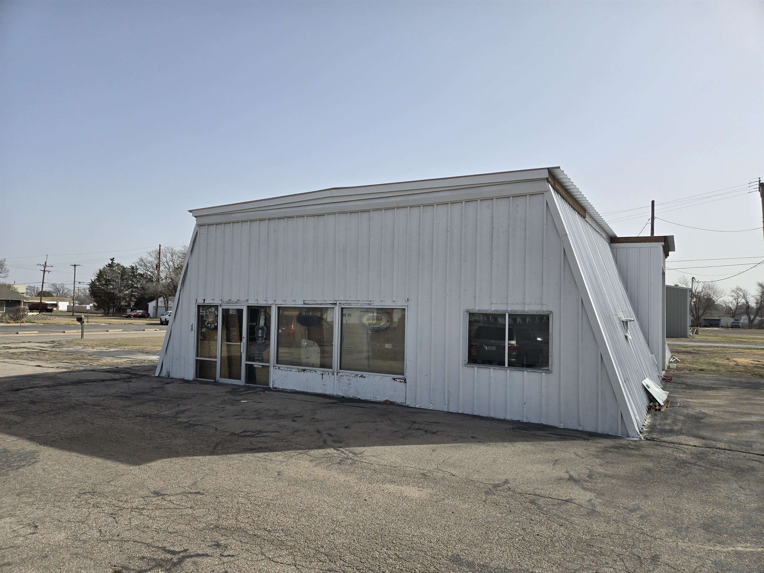 100 S Main, South Hutchinson, KS 67505