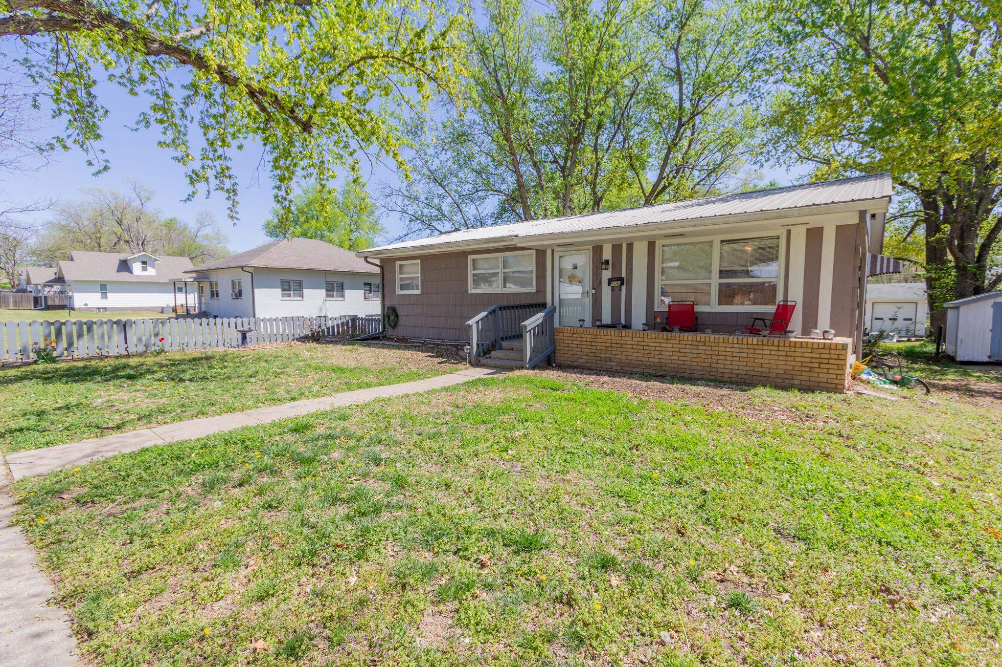 606 Washington St, Clay Center, KS 67432