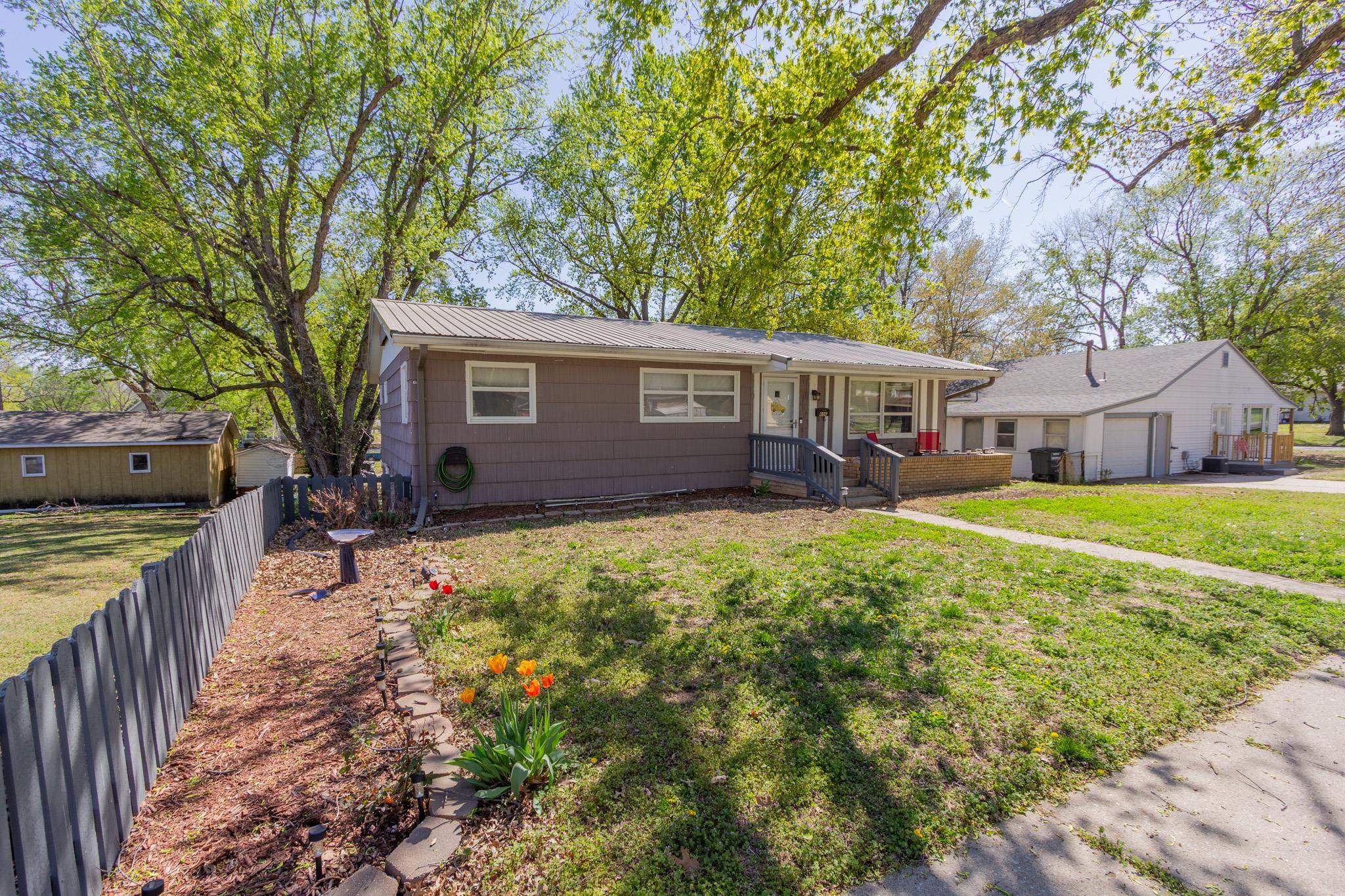 606 Washington St, Clay Center, KS 67432