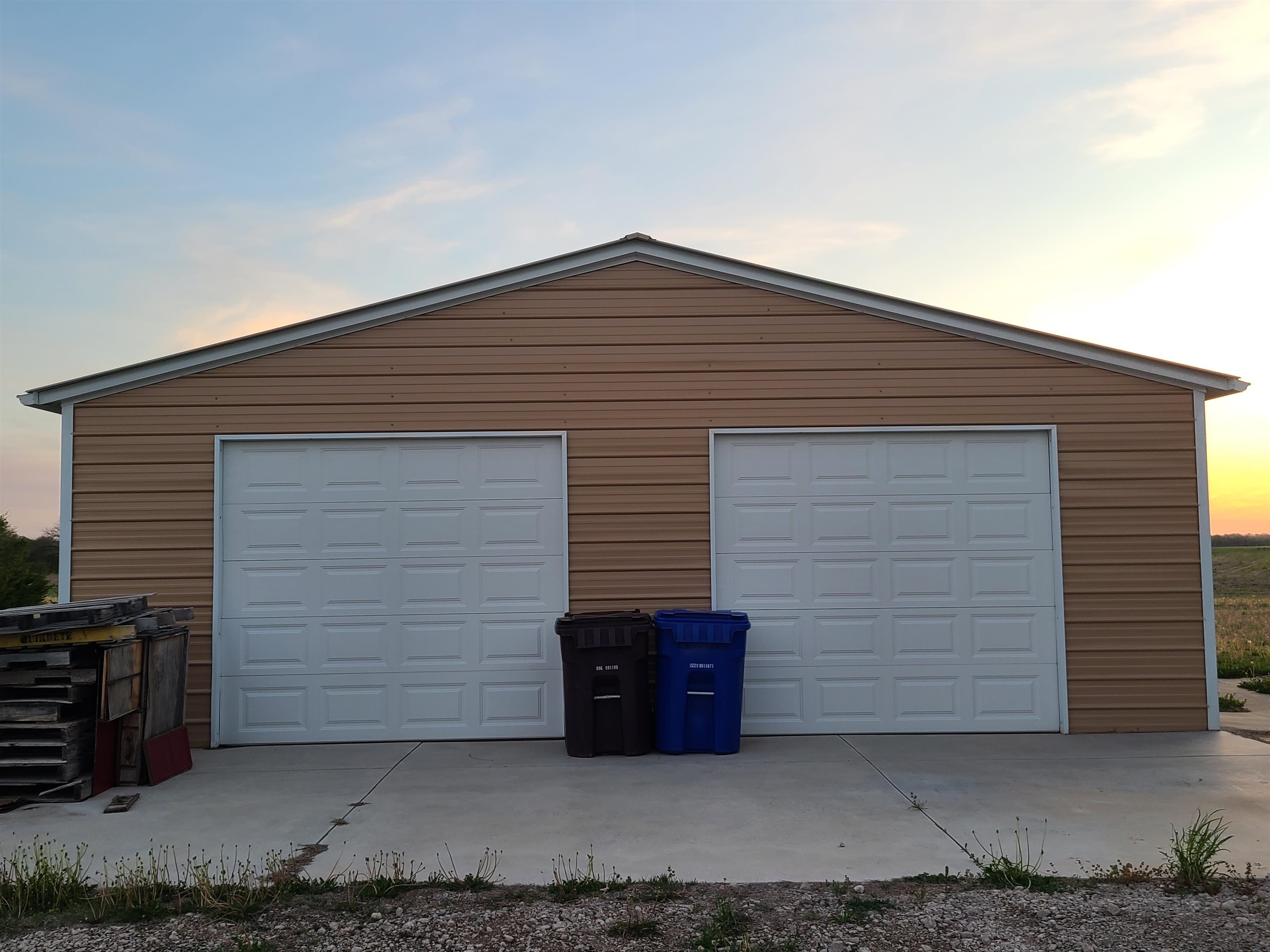 605 Hanson Pl, Marquette, KS 67464