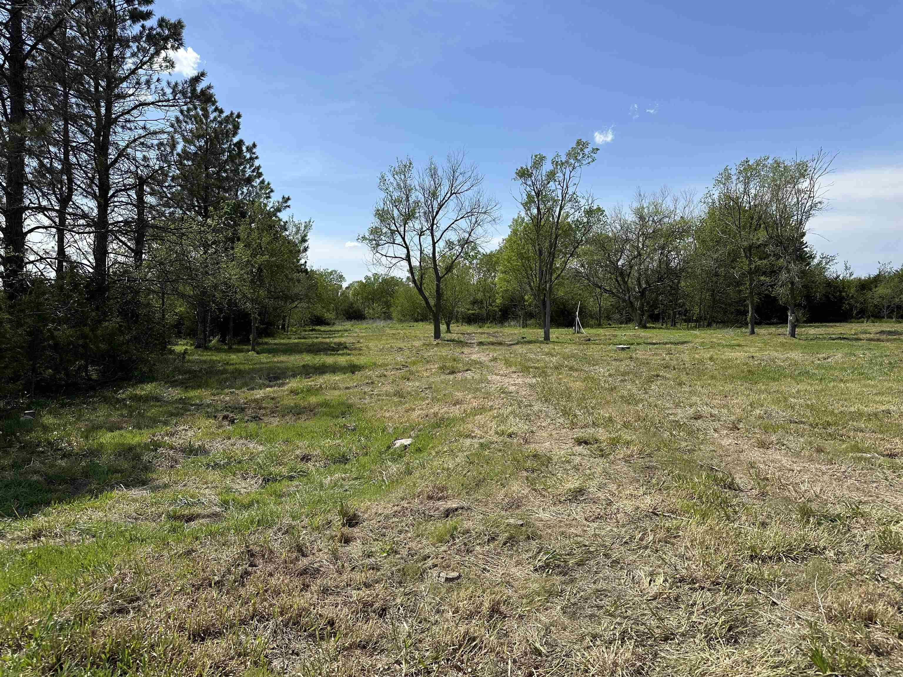 9769 SE Marks Pt, Leon, KS 67074