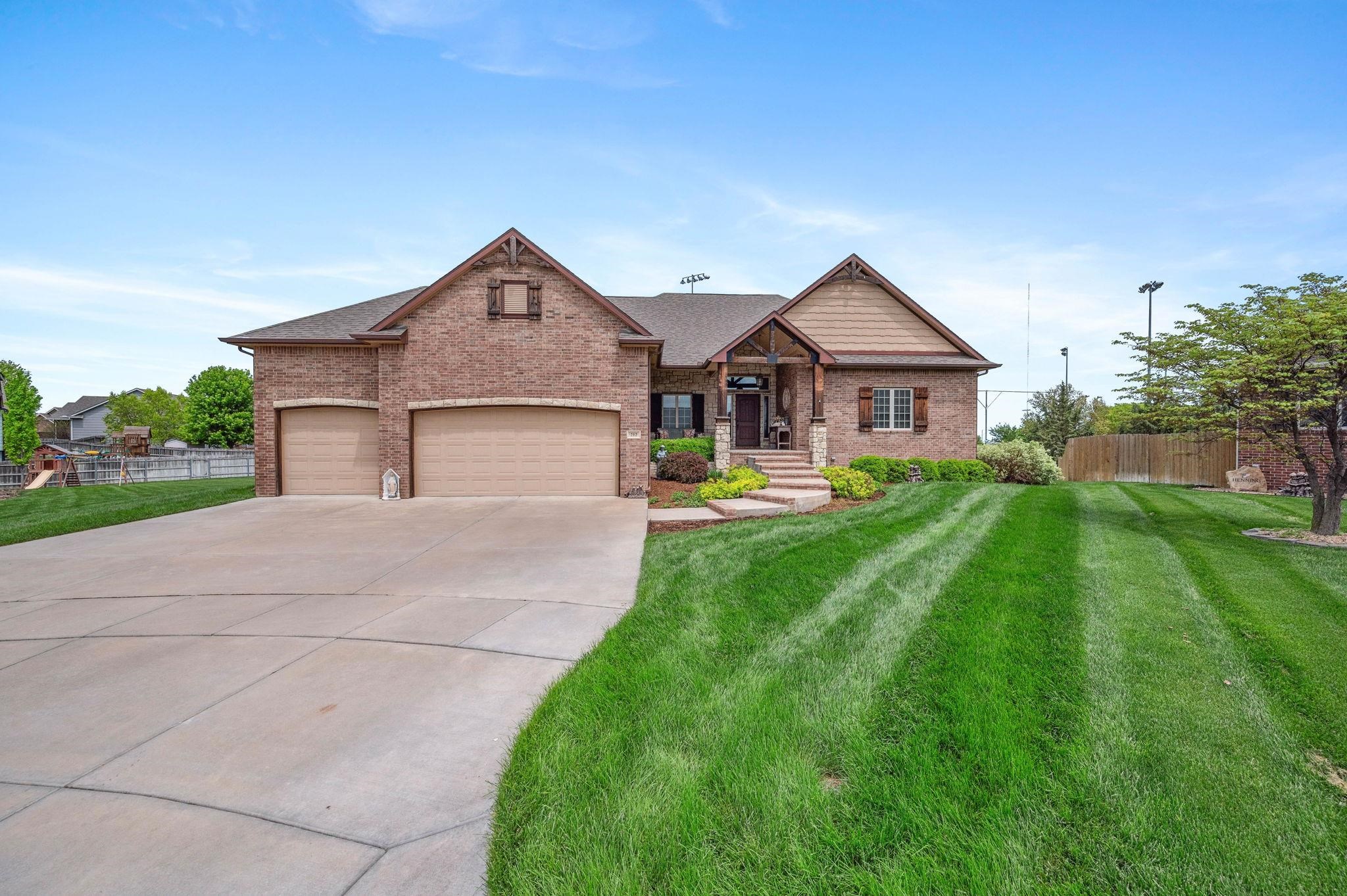 212 S Crocker Ct, Colwich, KS 67030