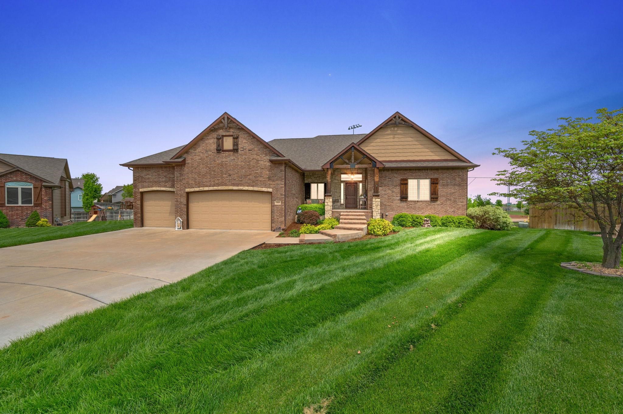 212 S Crocker Ct, Colwich, KS 67030