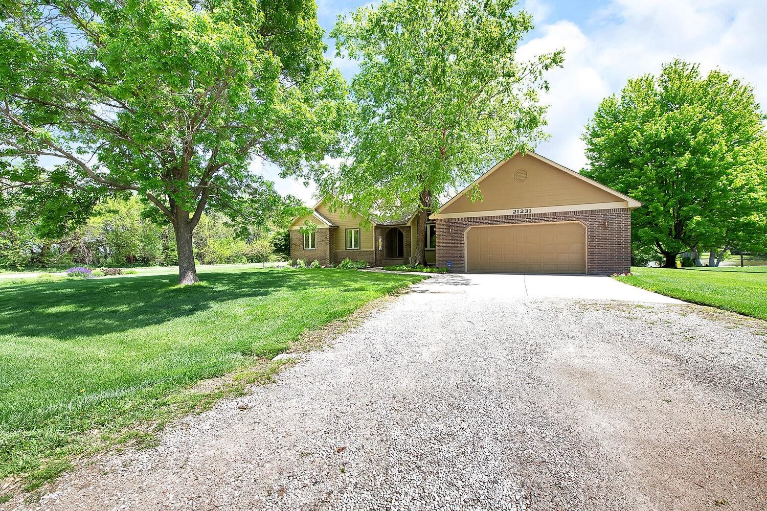 21231 W Tower Lakes Cir, Colwich, KS 67030
