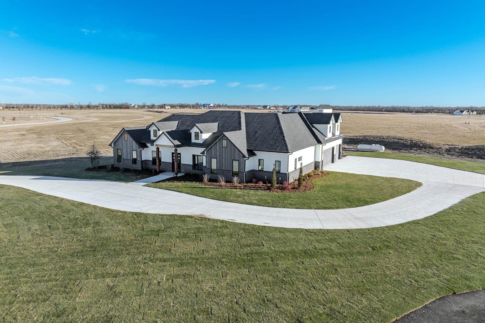 11270 E Quail Creek Rd, Derby, KS 67037