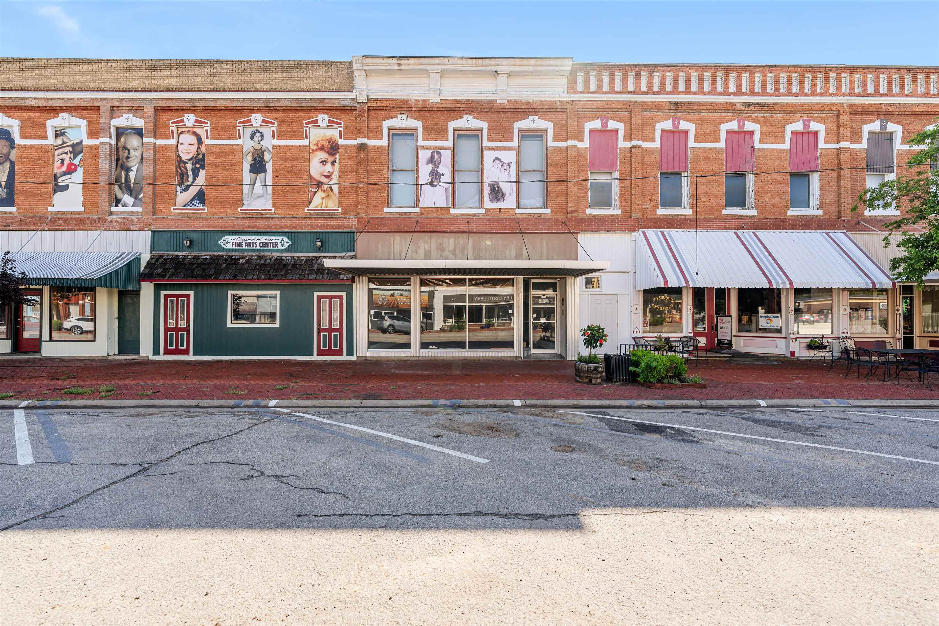 106 N Washington St, Marquette, KS 67464