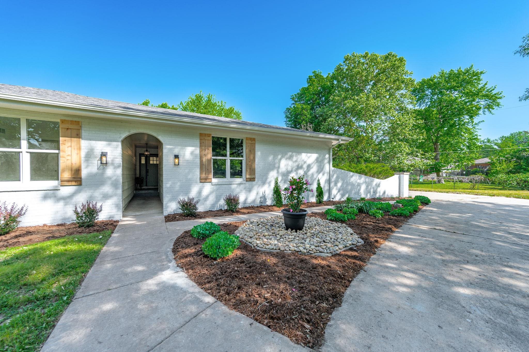 11426 W Valley Hi Dr, Wichita, KS 67209
