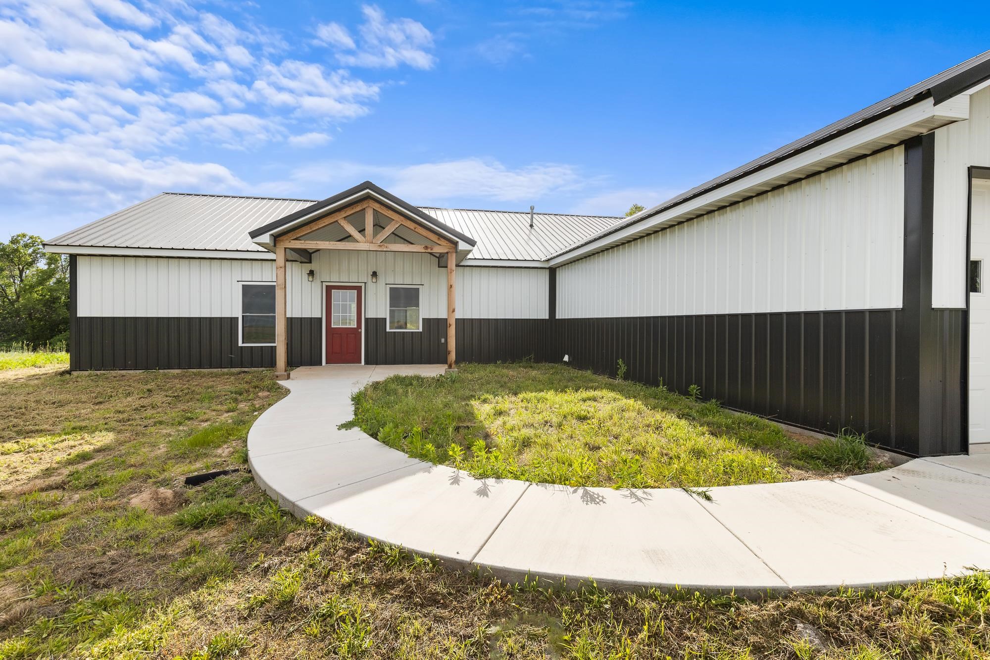 2592 NE 10 St, Kingman, KS 67068