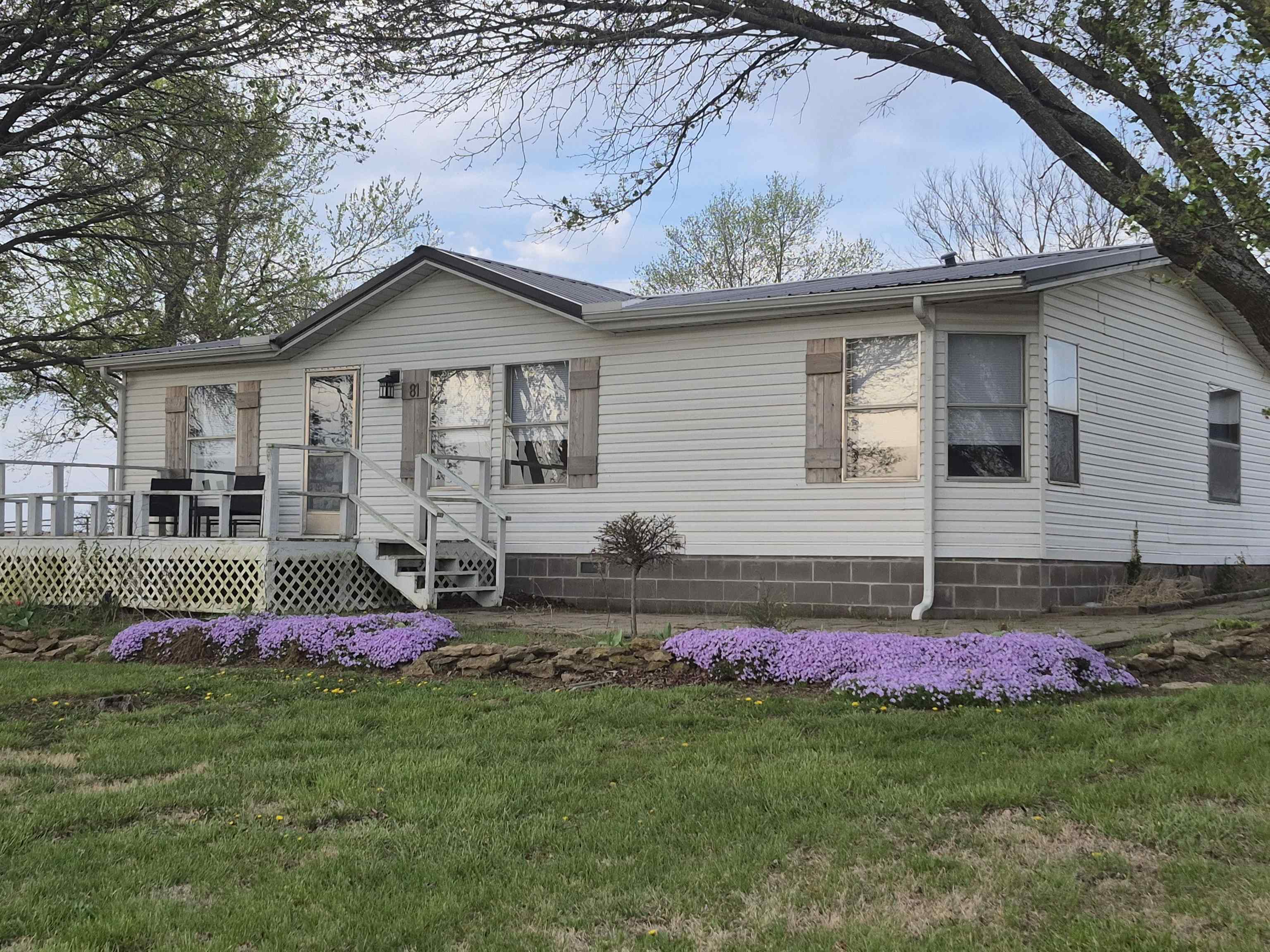 81 Eureka Lake Rd, Eureka, KS 67045