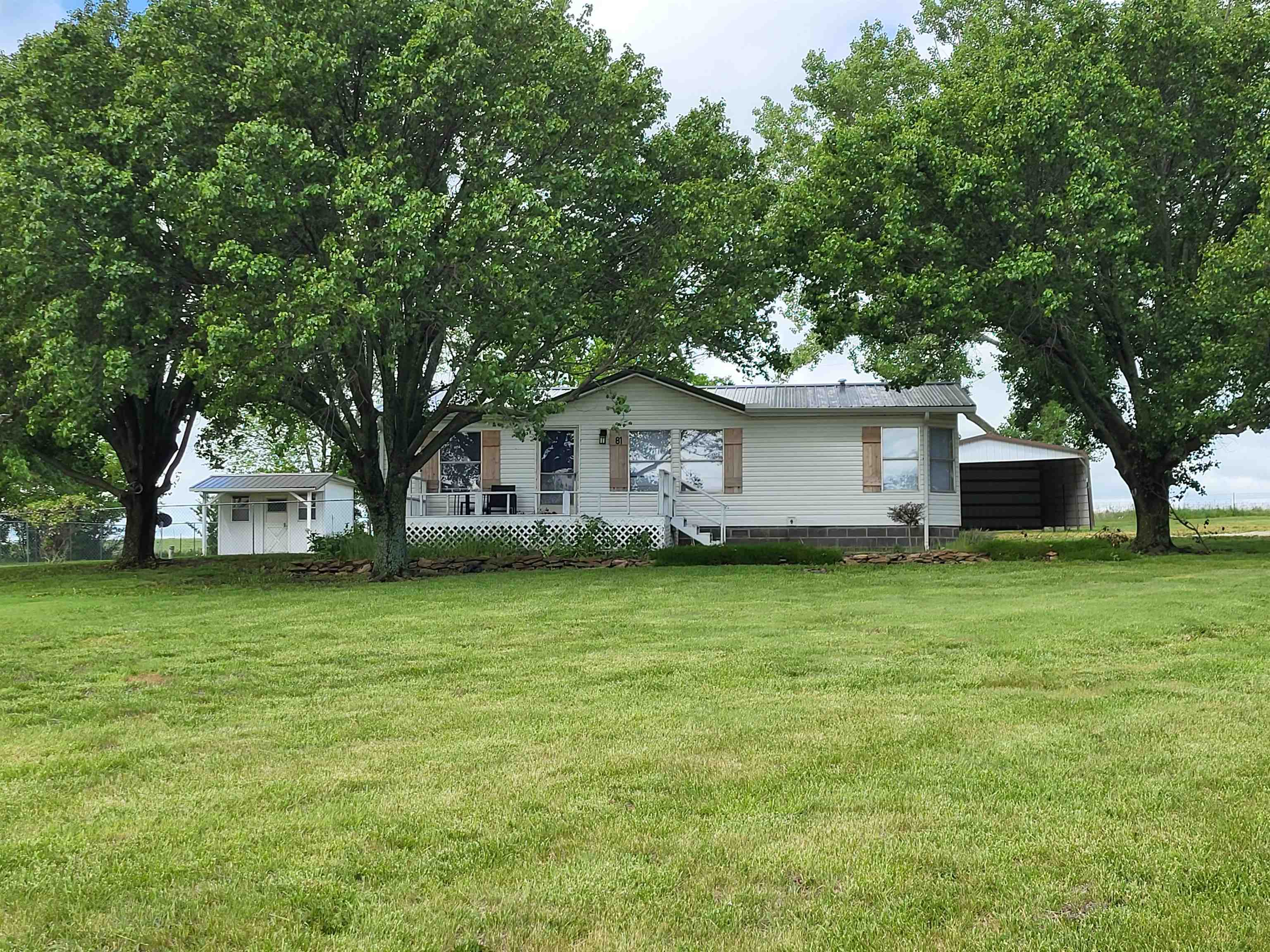 81 Eureka Lake Rd, Eureka, KS 67045