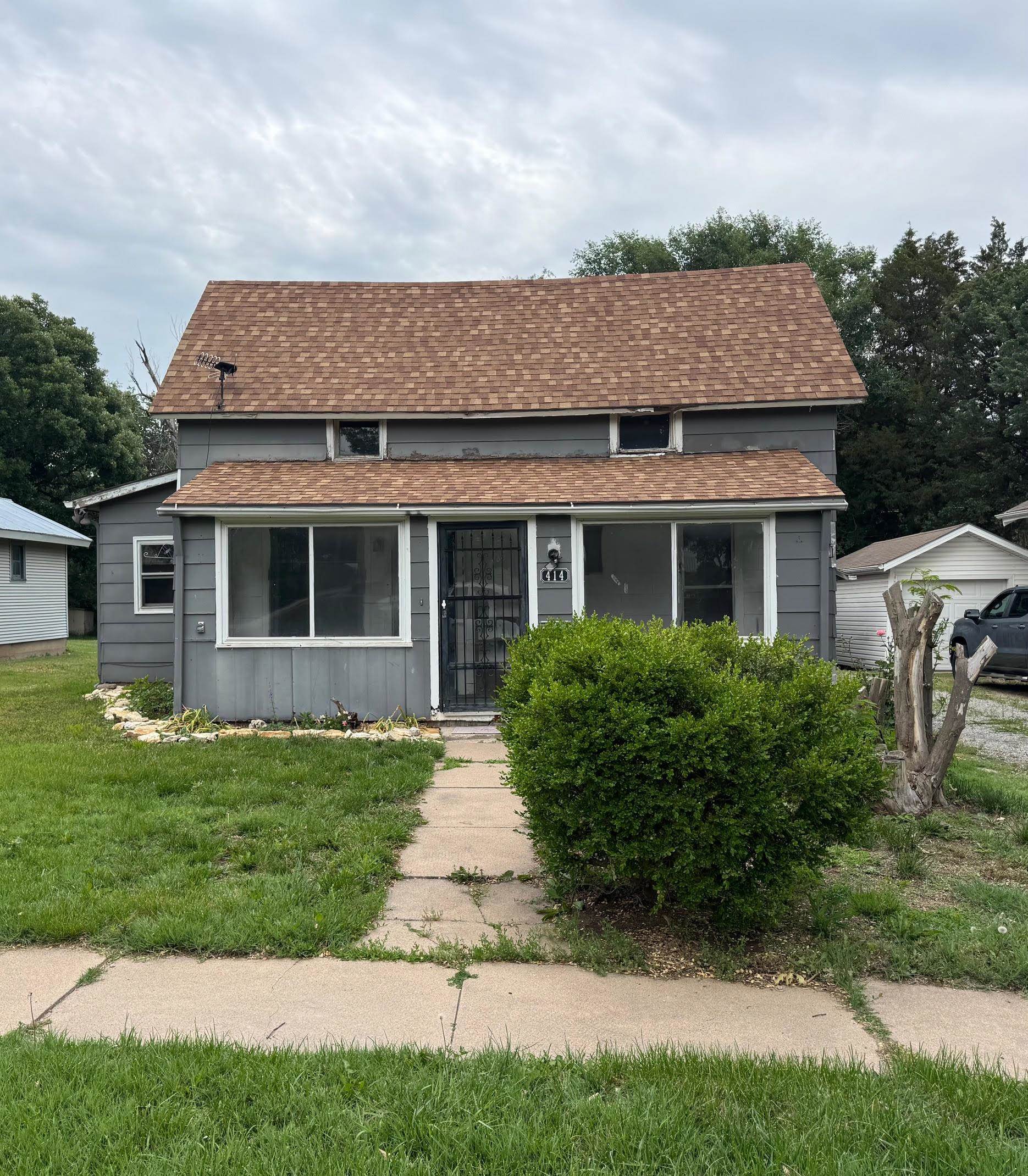 414 East Ave S, Lyons, KS 67554